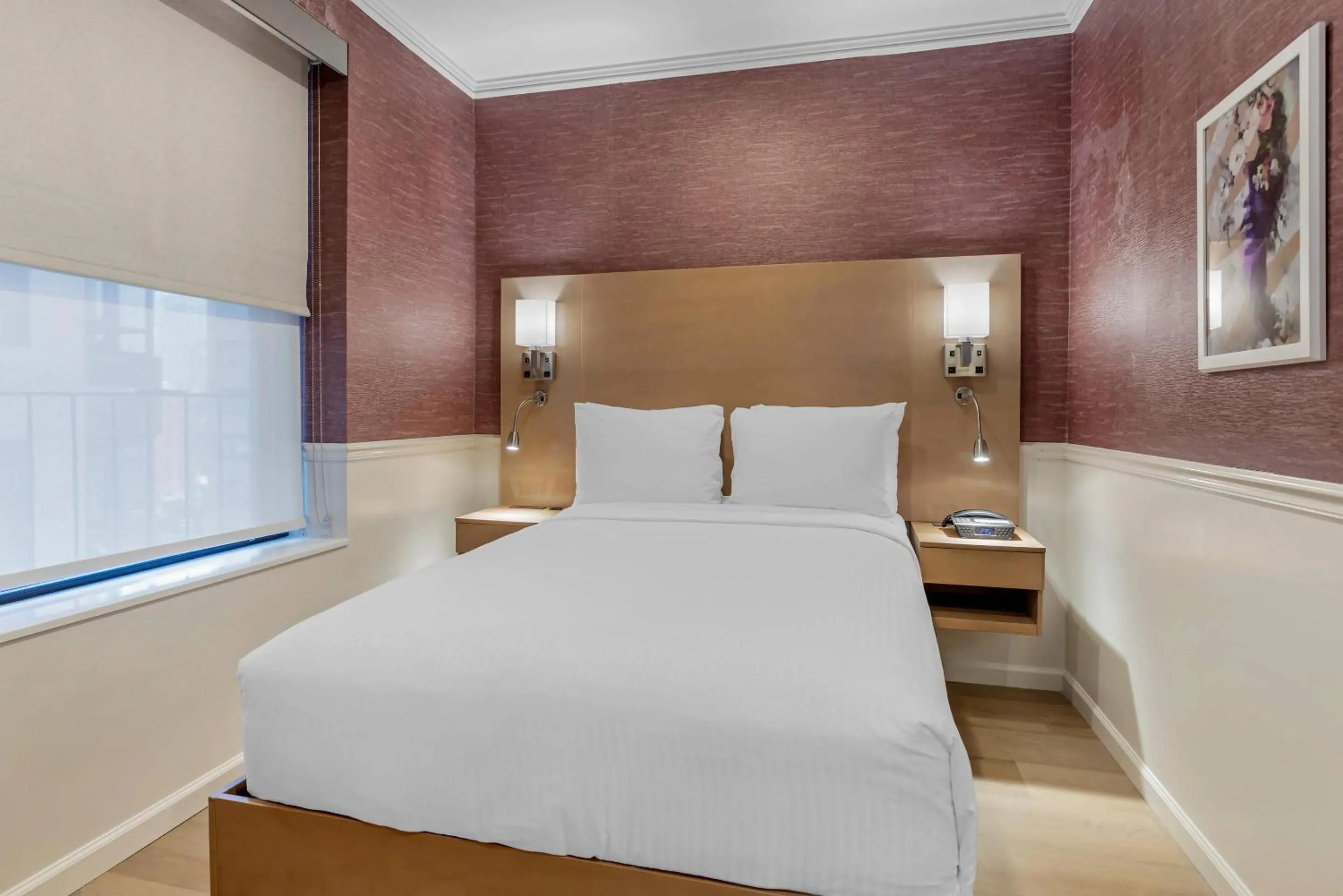 Bedroom, Bed in The Mayfair Hotel Times Square, an Ascend Collection