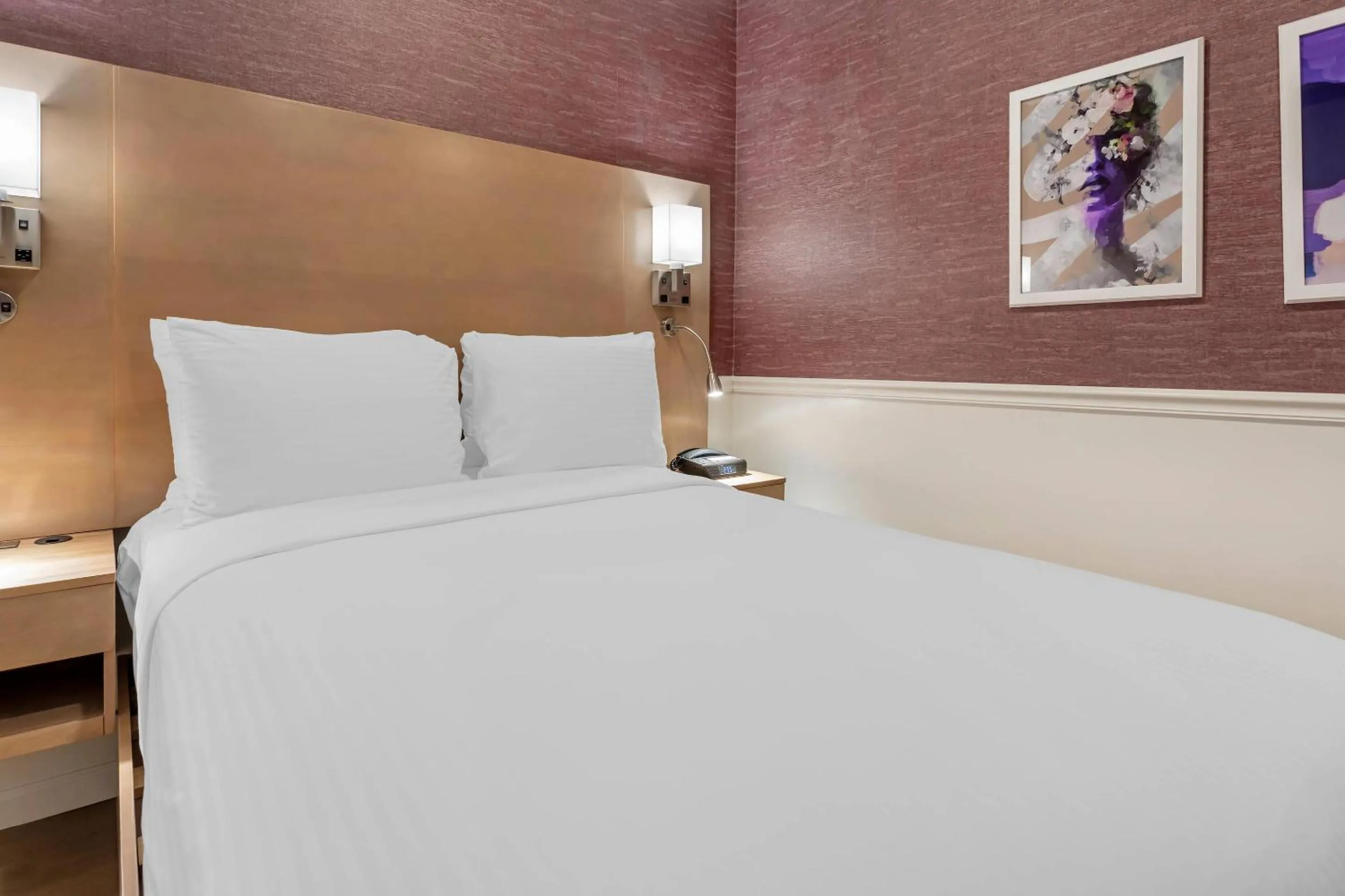 Bedroom, Bed in The Mayfair Hotel Times Square, an Ascend Collection