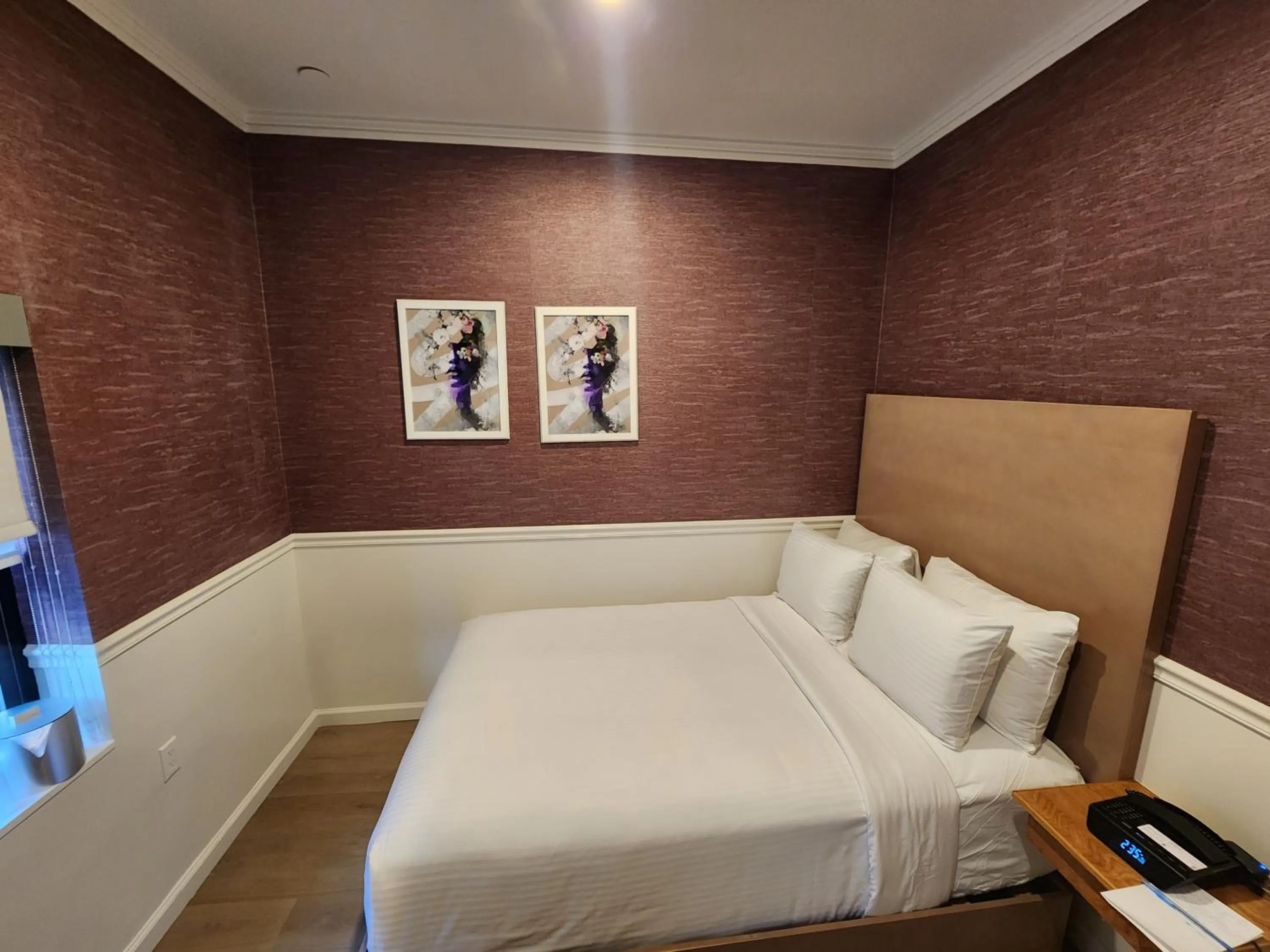 Bedroom, Bed in The Mayfair Hotel Times Square, Ascend Hotel Collection