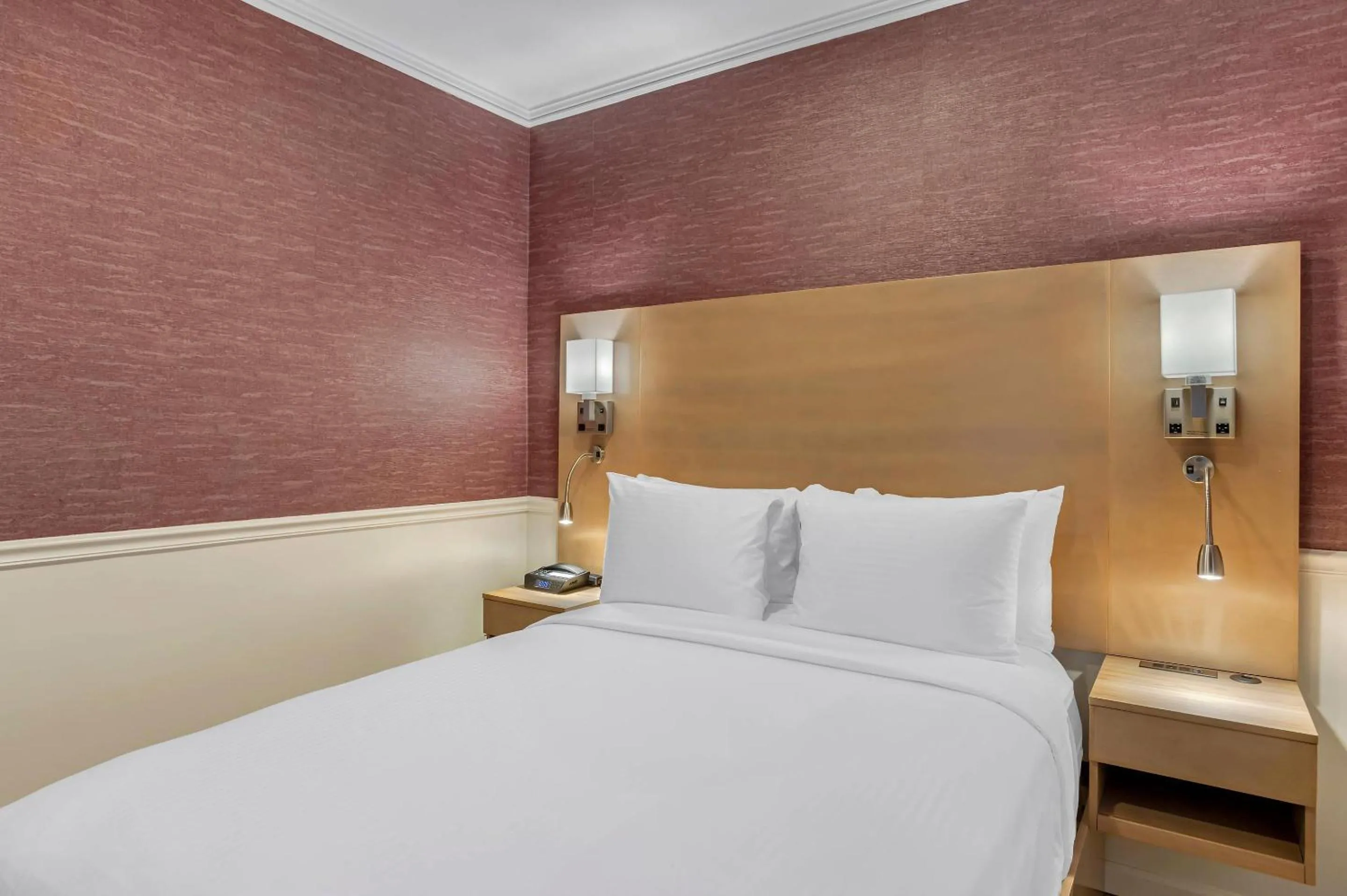 Bedroom, Bed in The Mayfair Hotel Times Square, an Ascend Collection