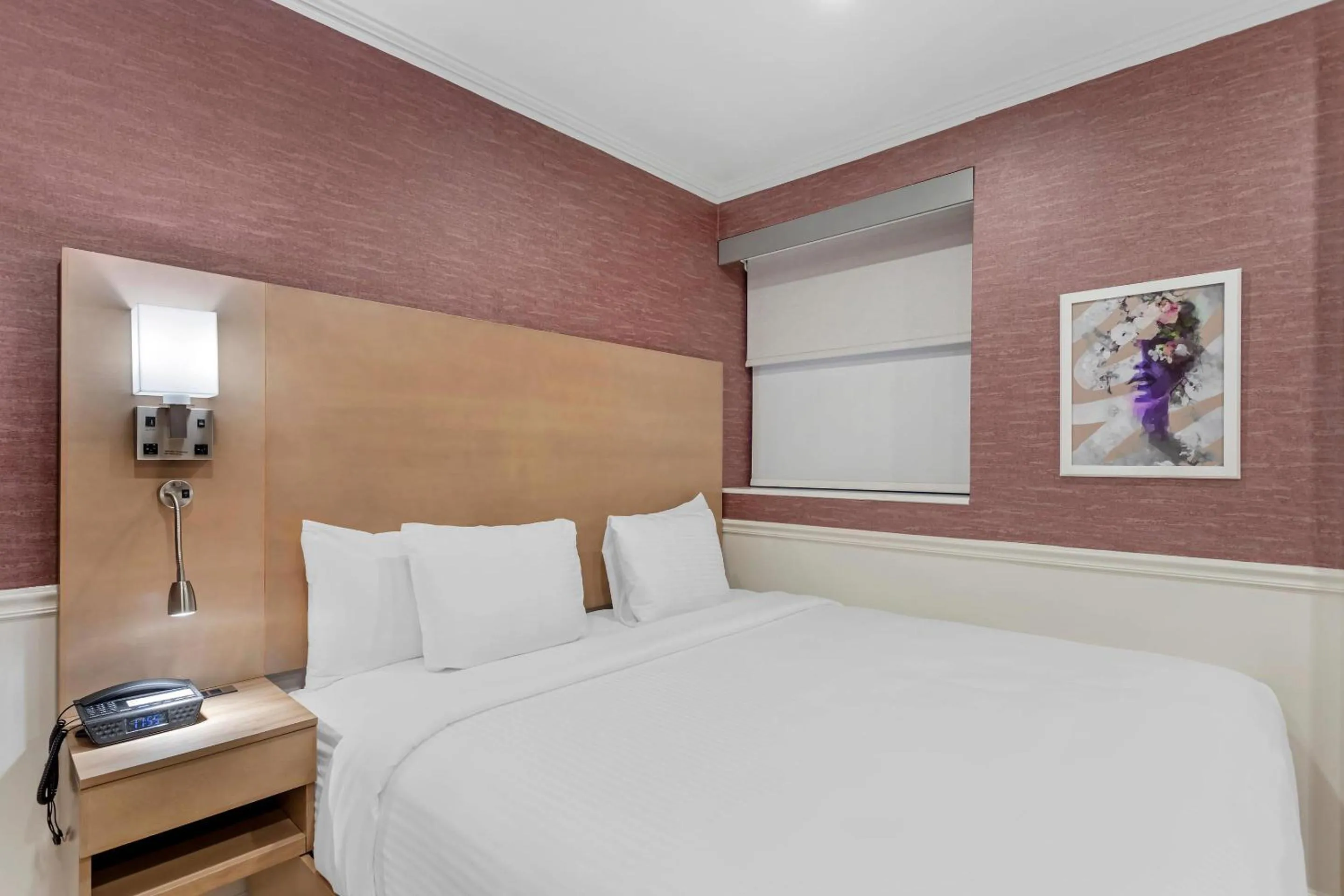 Bedroom, Bed in The Mayfair Hotel Times Square, an Ascend Collection