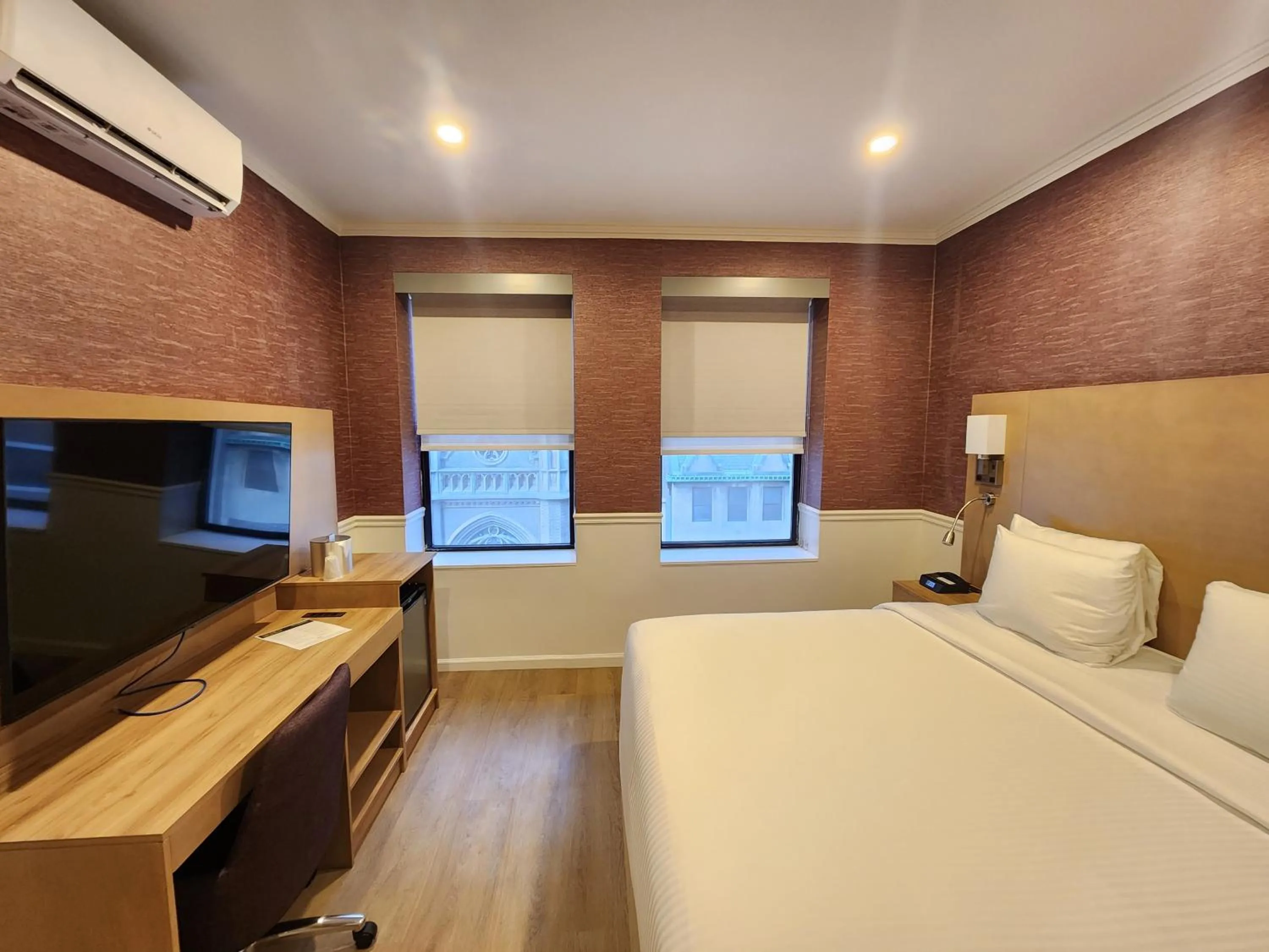 Bedroom, Bed in The Mayfair Hotel Times Square, Ascend Hotel Collection