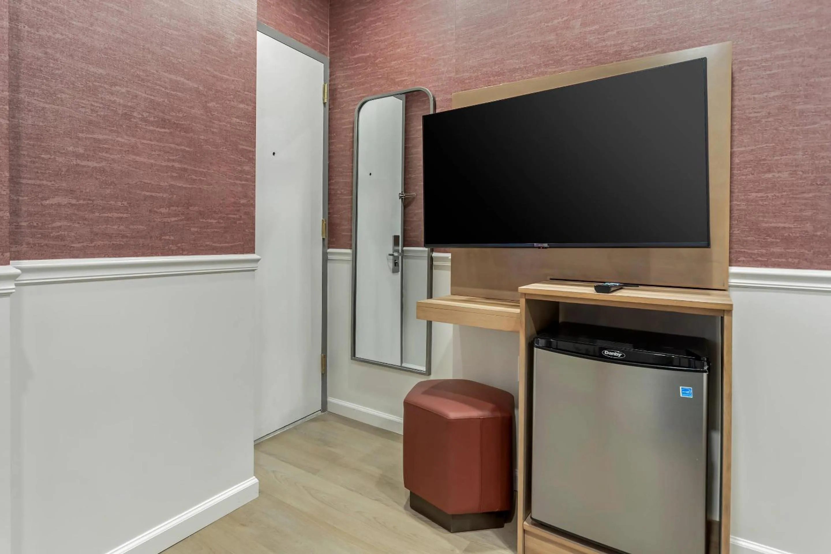 Bedroom in The Mayfair Hotel Times Square, an Ascend Collection