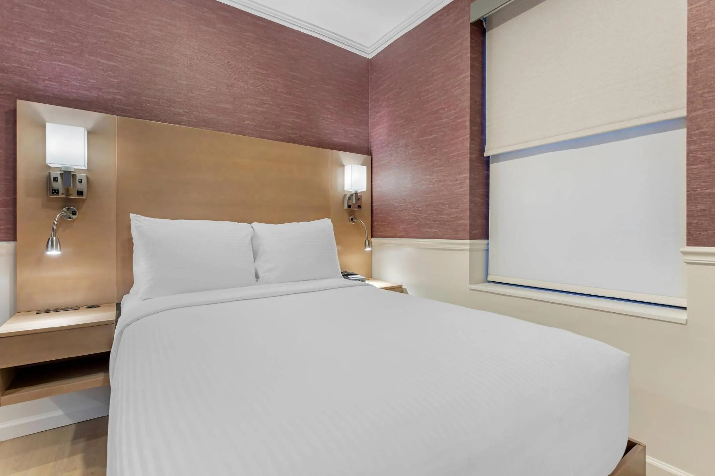 Bedroom, Bed in The Mayfair Hotel Times Square, an Ascend Collection