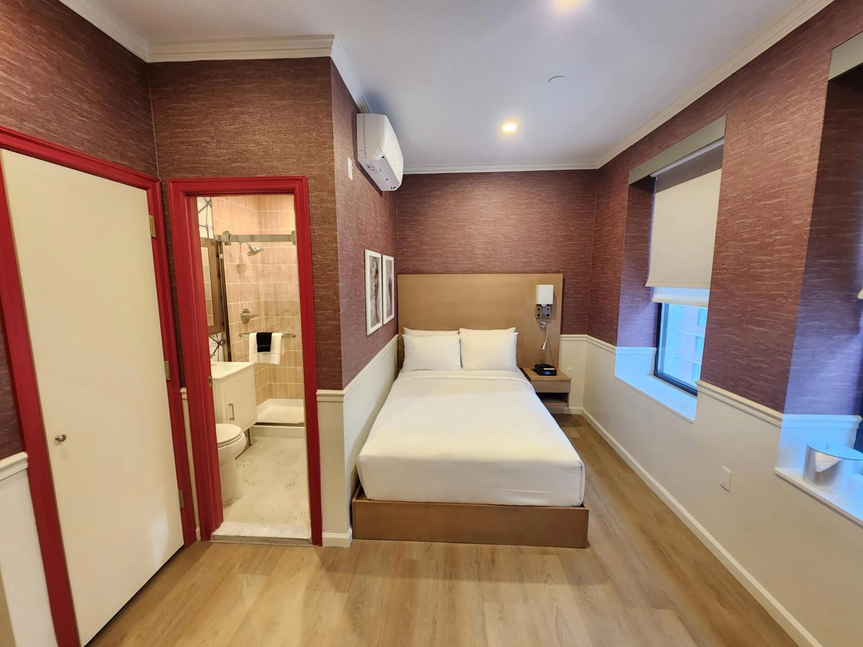 Bedroom, Bed in The Mayfair Hotel Times Square, Ascend Hotel Collection