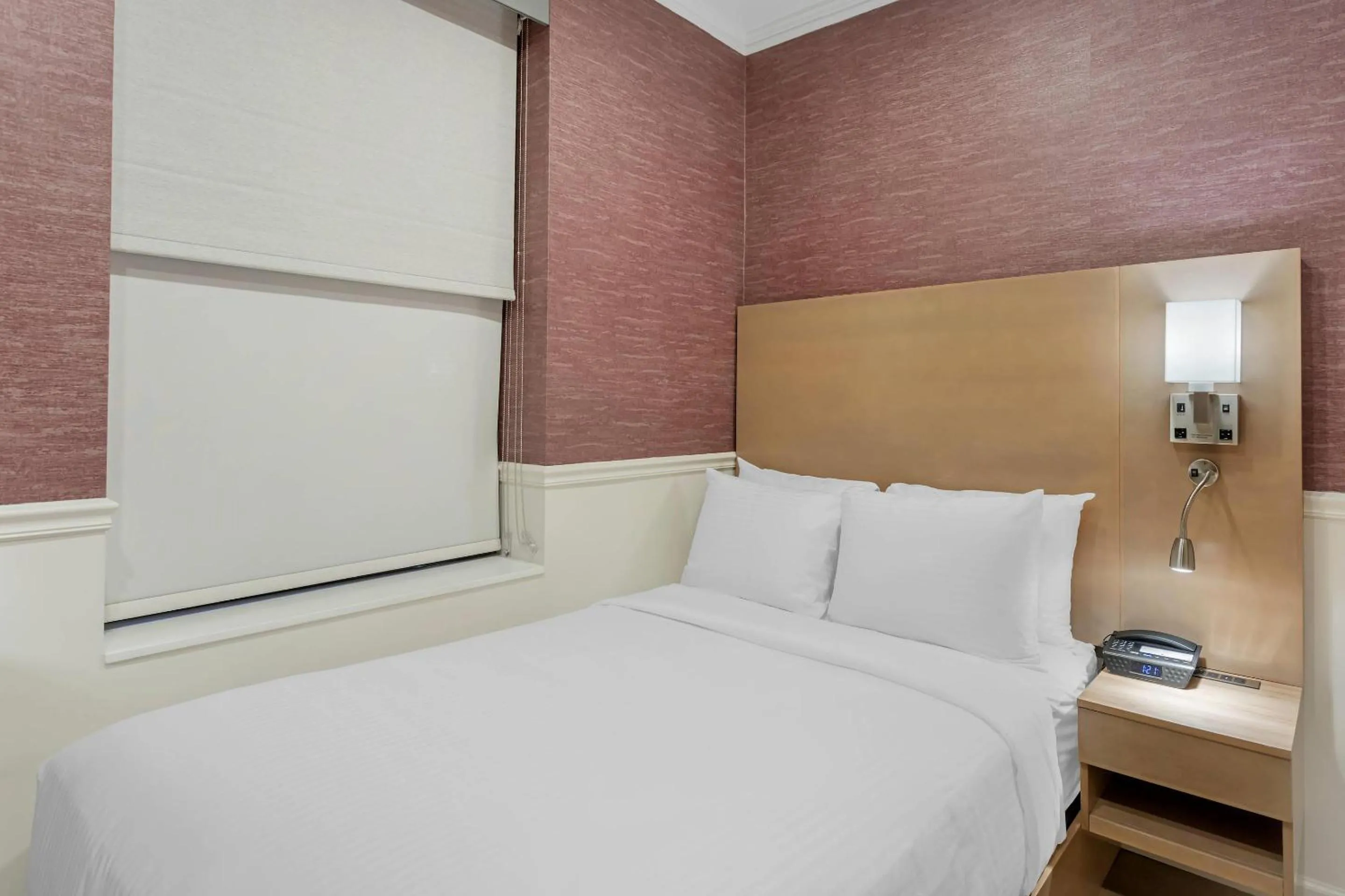 Bedroom, Bed in The Mayfair Hotel Times Square, an Ascend Collection