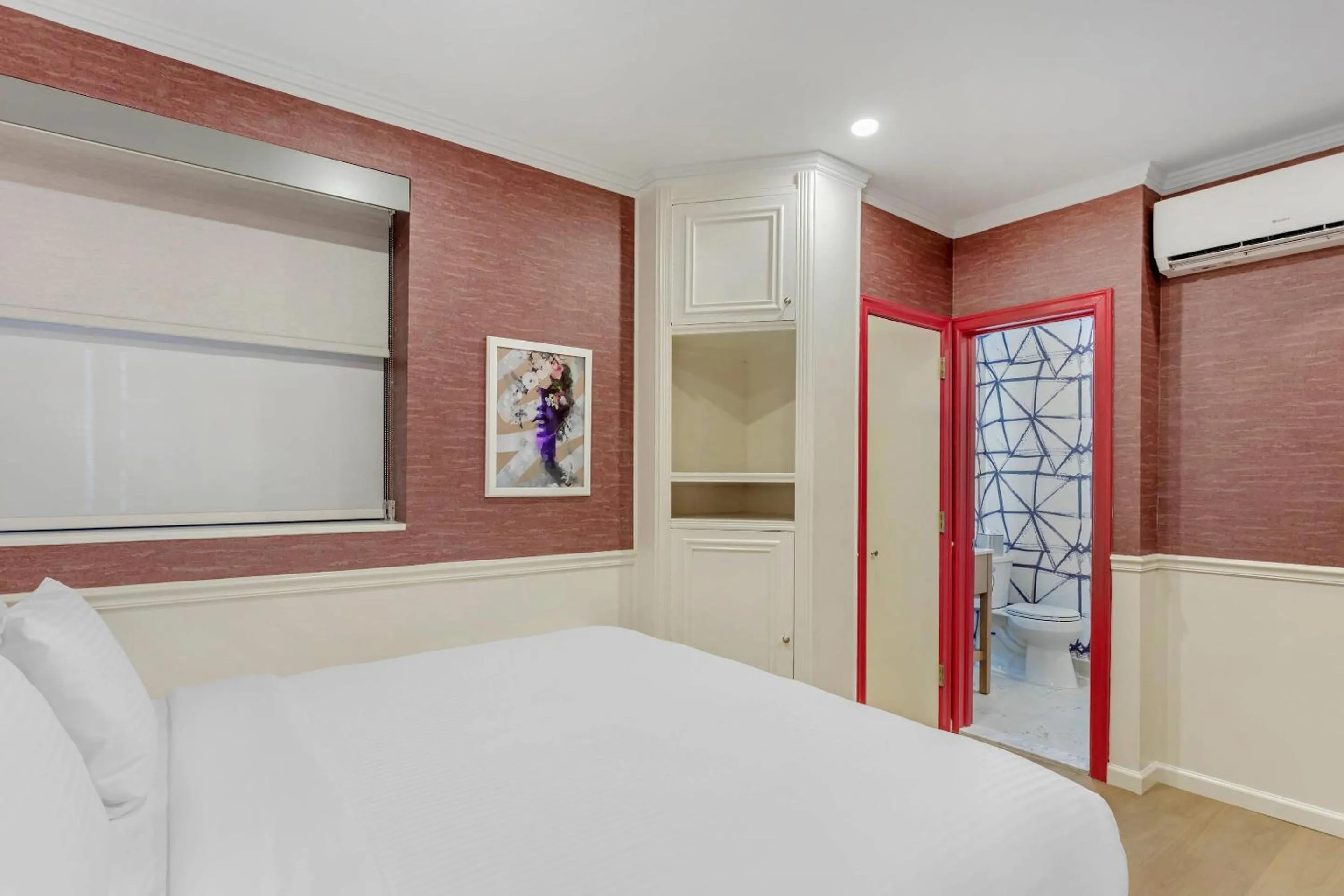 Bedroom, Bed in The Mayfair Hotel Times Square, an Ascend Collection