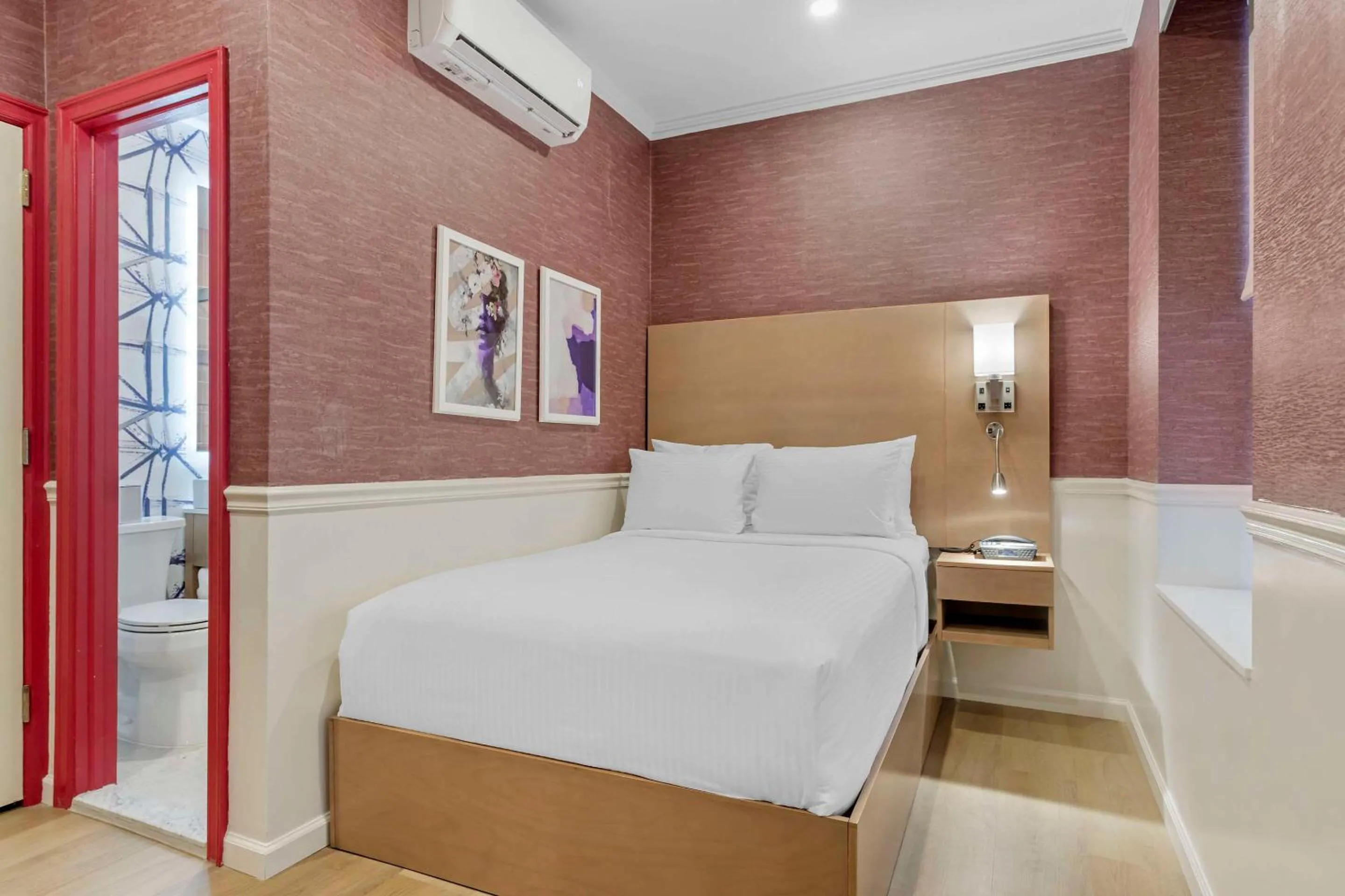 Bedroom, Bed in The Mayfair Hotel Times Square, Ascend Hotel Collection