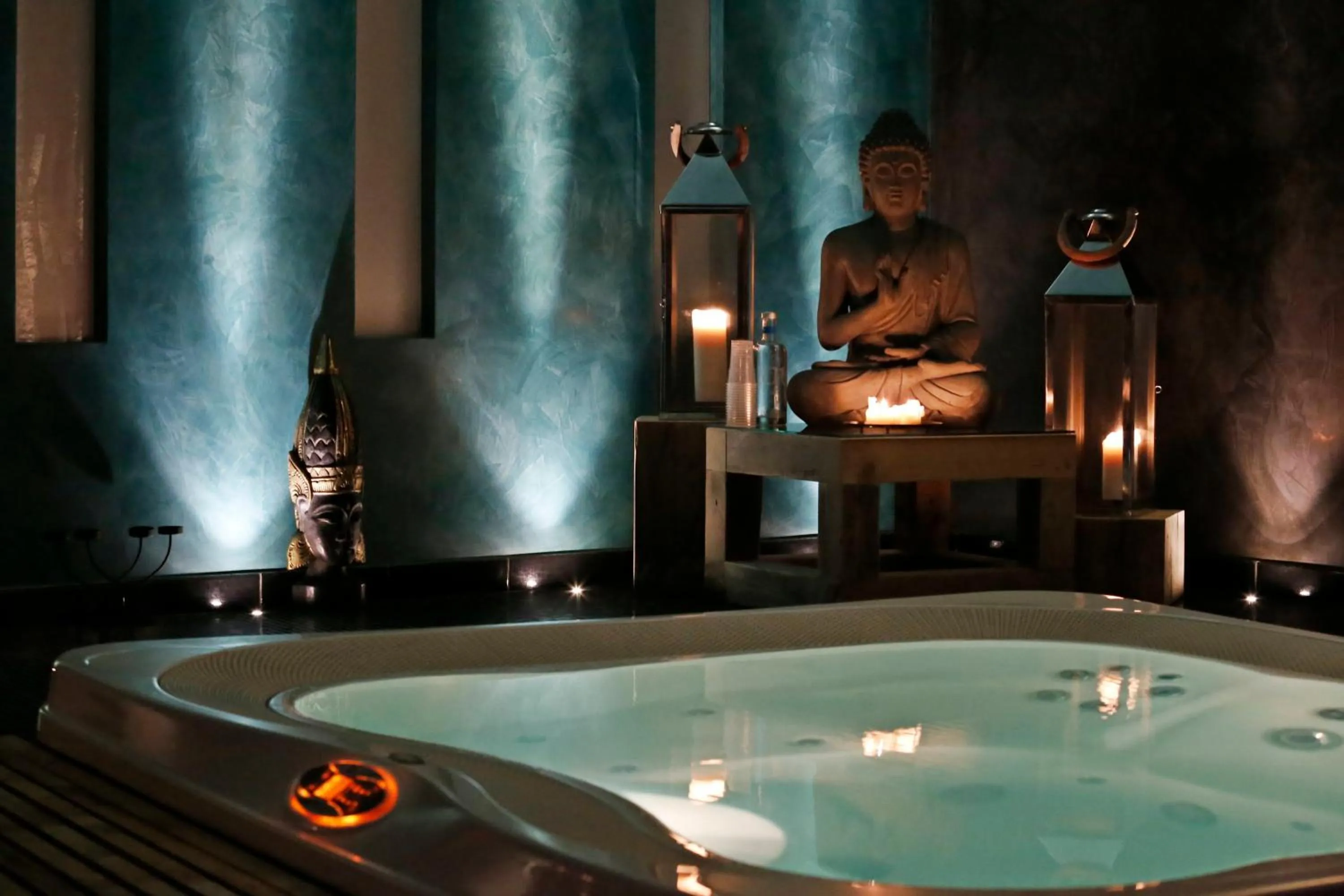 Decorative detail in Foglie D' Acqua