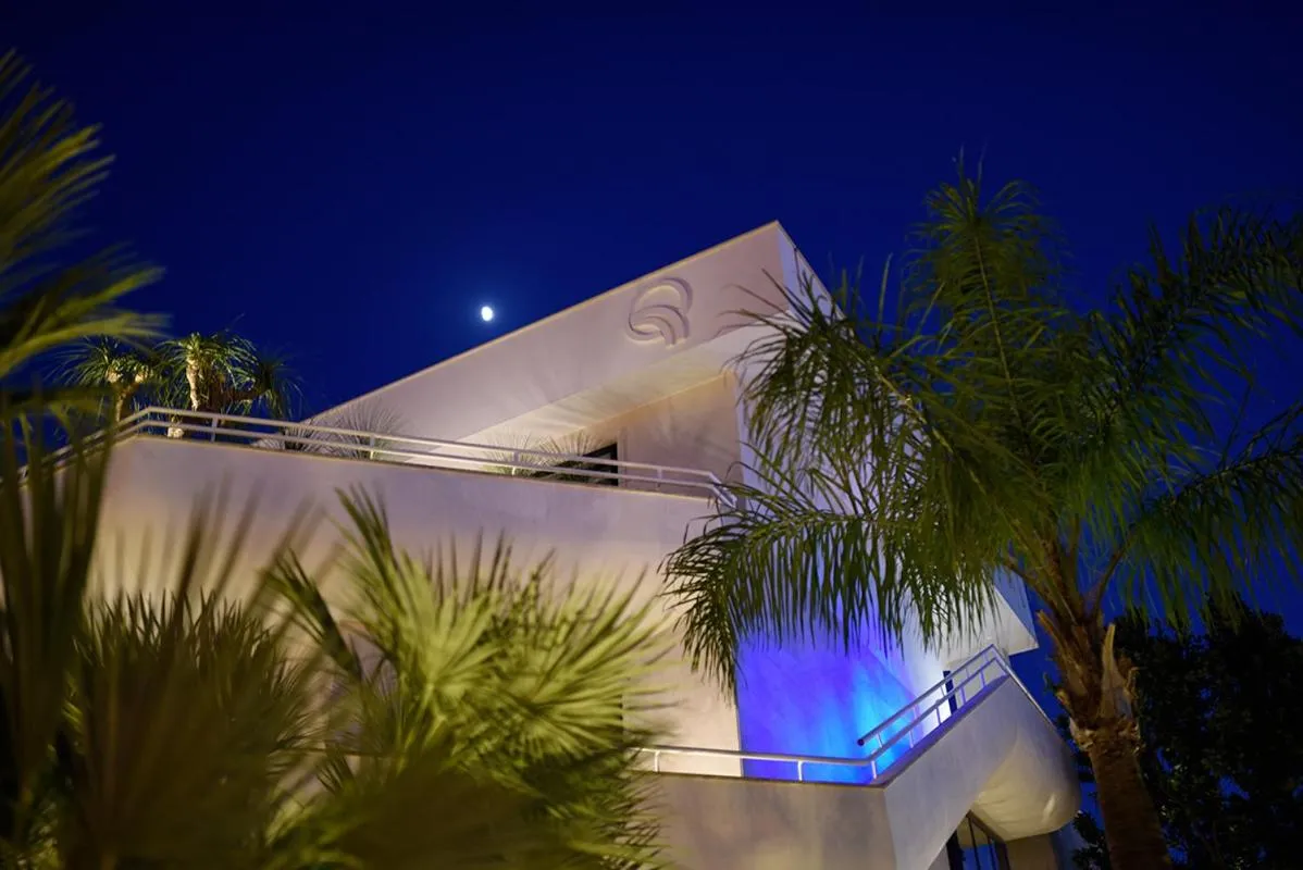 Facade/entrance in Foglie D' Acqua