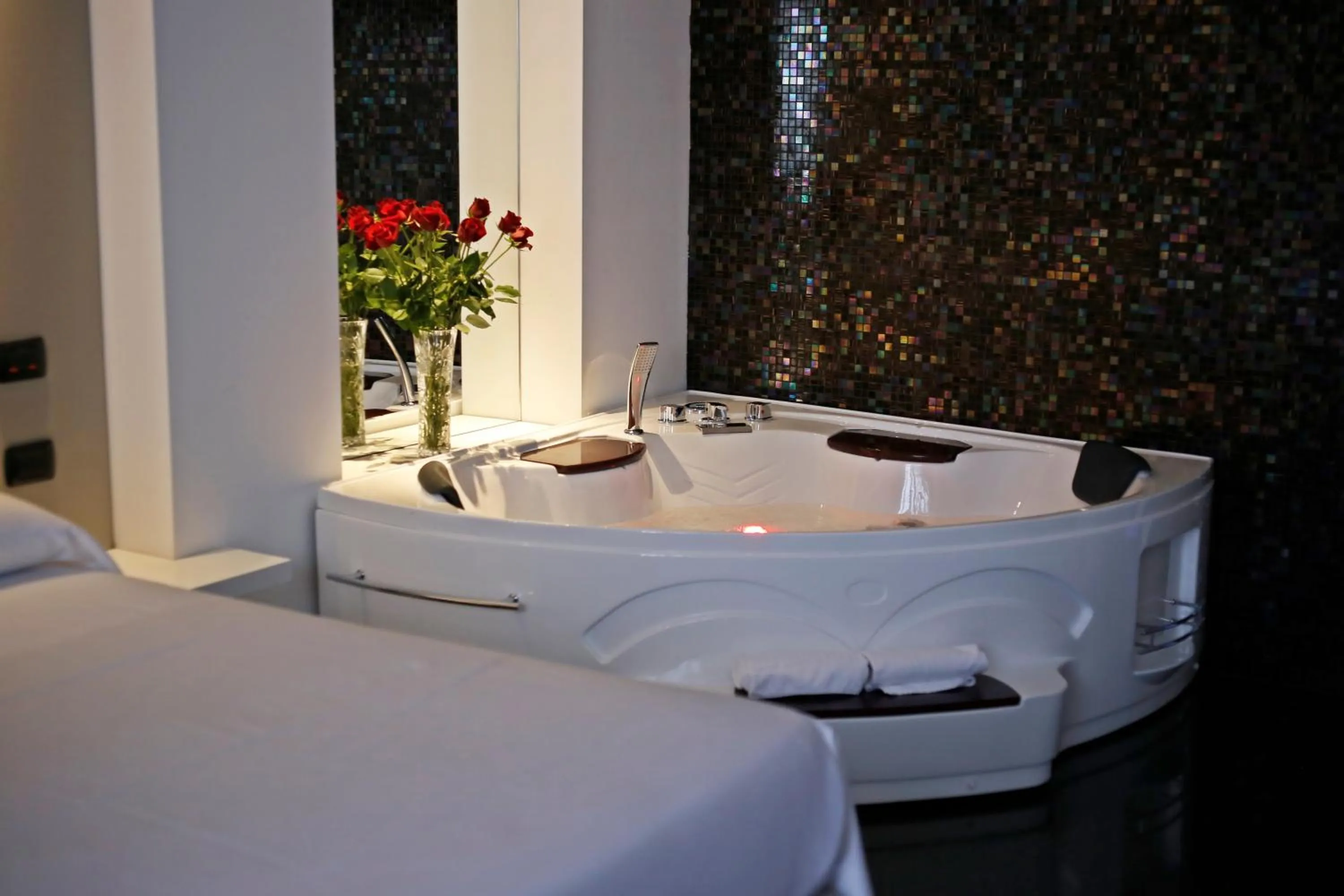 Photo of the whole room, Bed in Foglie D' Acqua