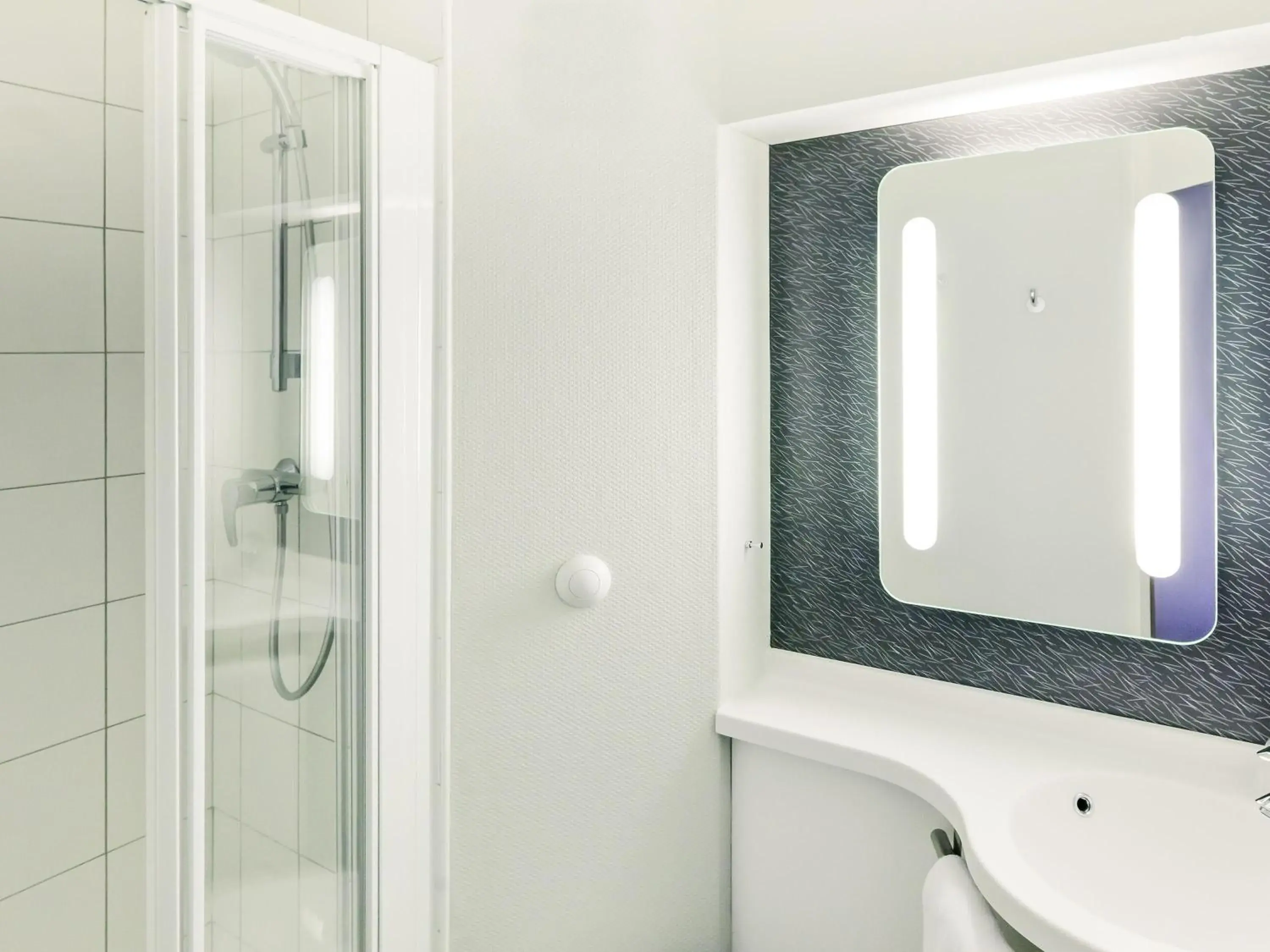 Bedroom in ibis Cherbourg La Glacerie Bedroom in ibis Cherbourg La Glacerie