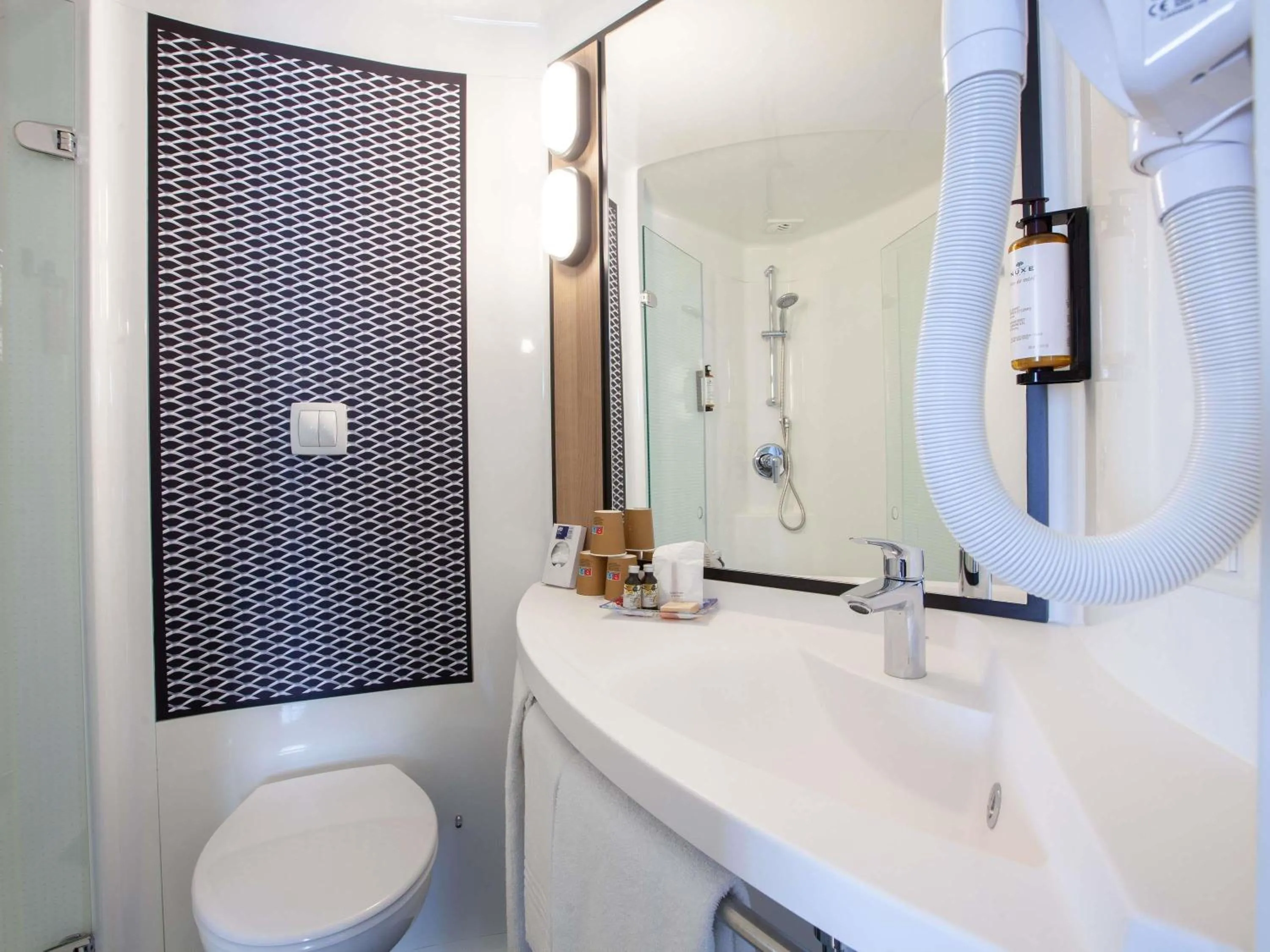 Bedroom in ibis Cherbourg La Glacerie