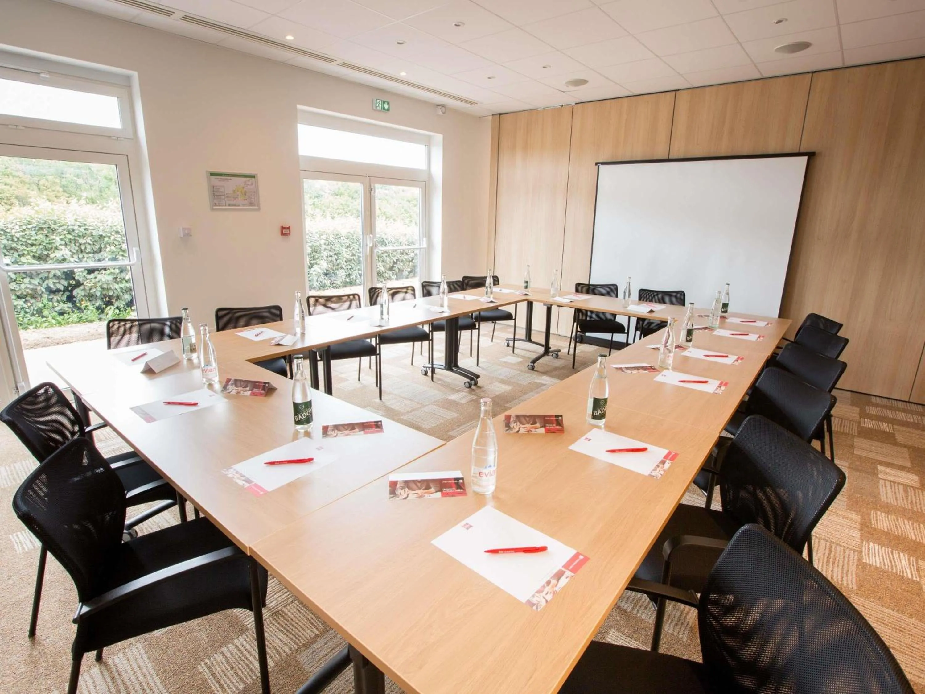 Meeting/conference room in ibis Cherbourg La Glacerie