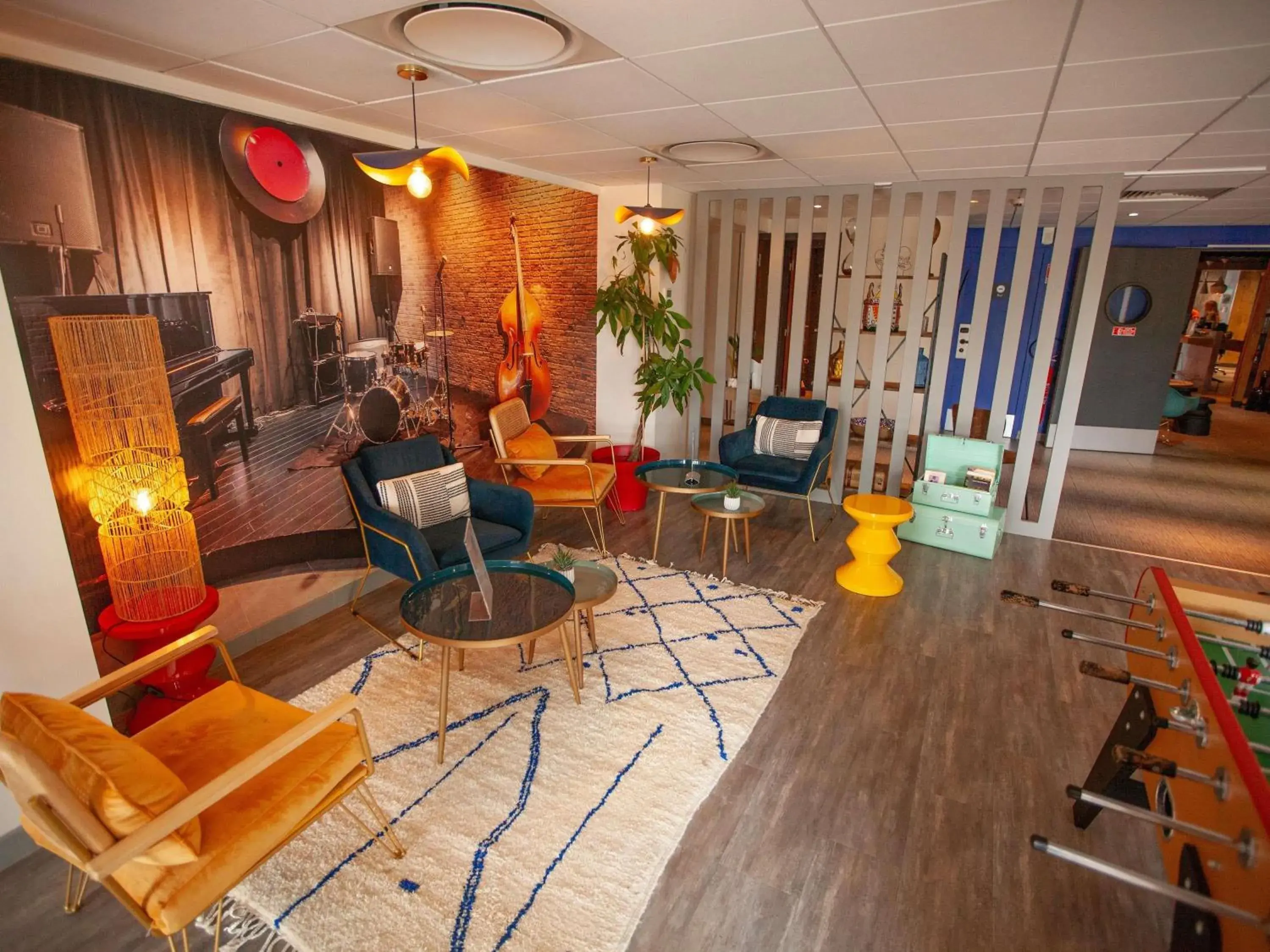 Lounge or bar in ibis Cherbourg La Glacerie Lounge or bar in ibis Cherbourg La Glacerie