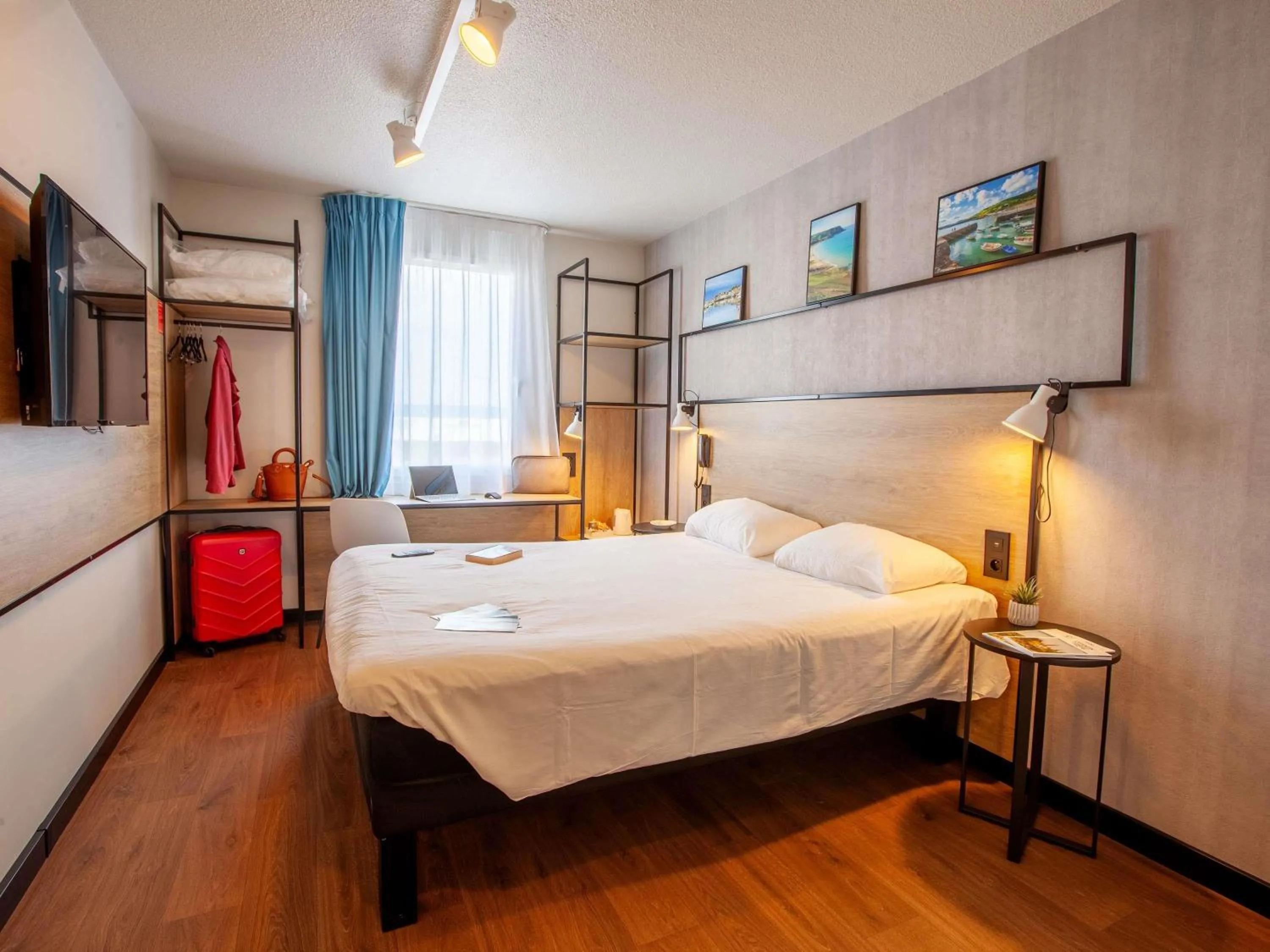 Bedroom, Bed in ibis Cherbourg La Glacerie