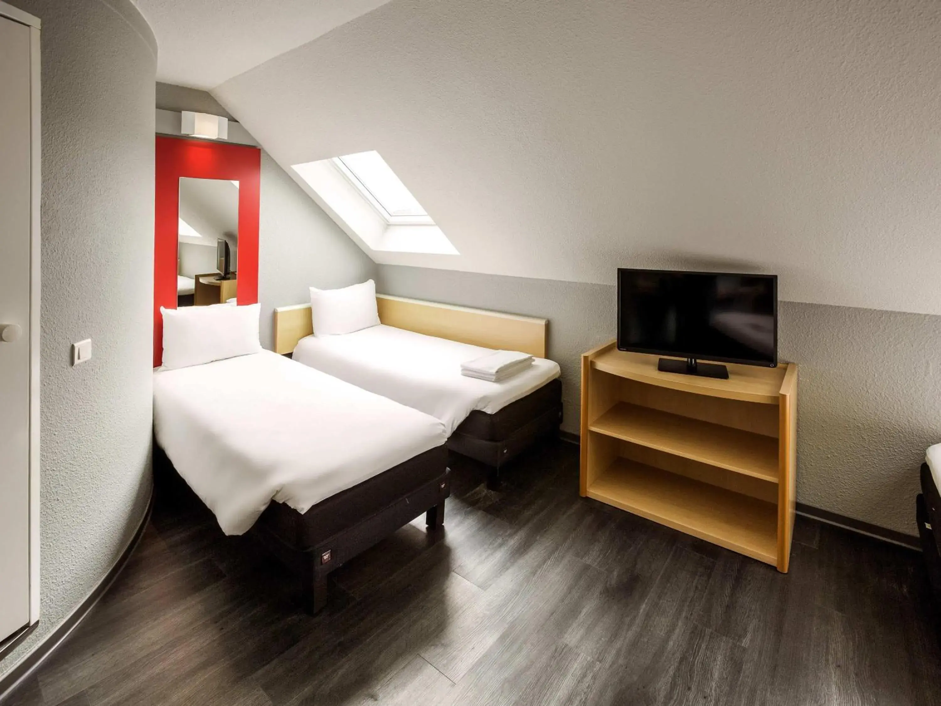 Bedroom, Bed in ibis Cherbourg La Glacerie Bedroom, Bed in ibis Cherbourg La Glacerie