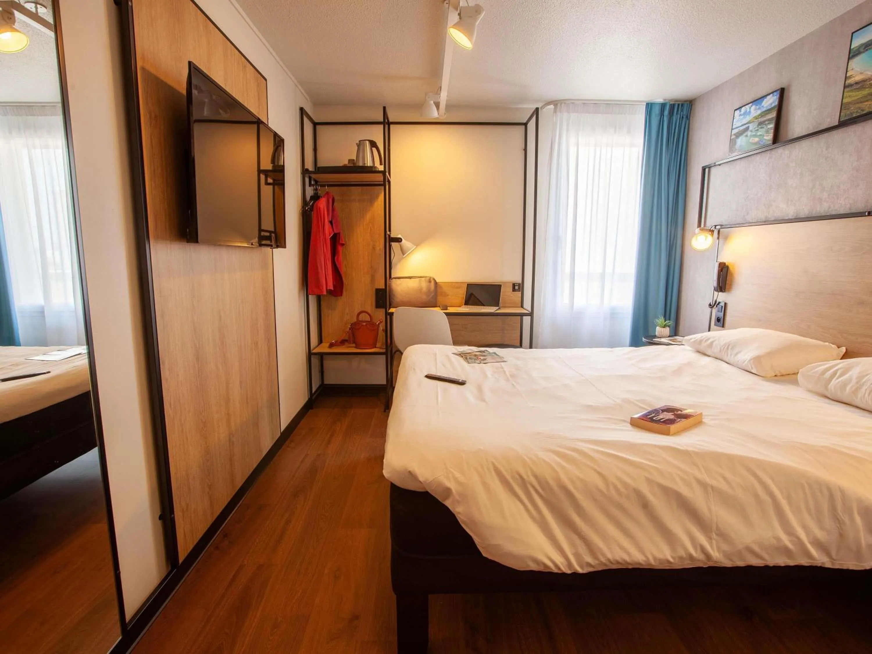 Bedroom, Bed in ibis Cherbourg La Glacerie