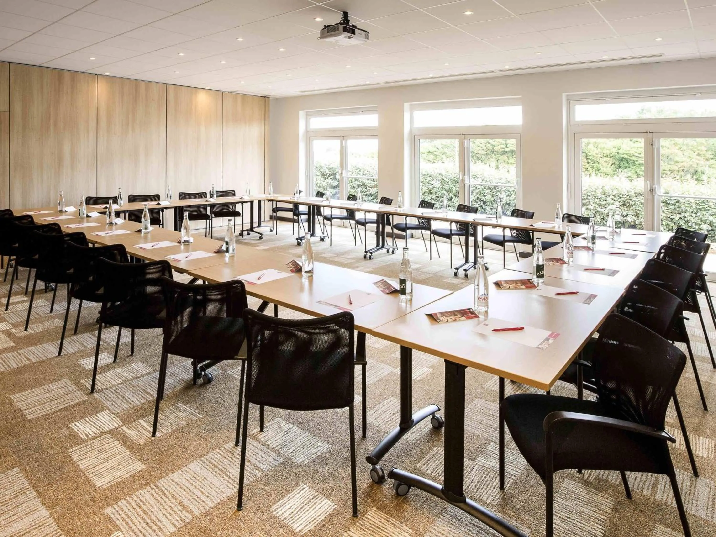 Meeting/conference room in ibis Cherbourg La Glacerie