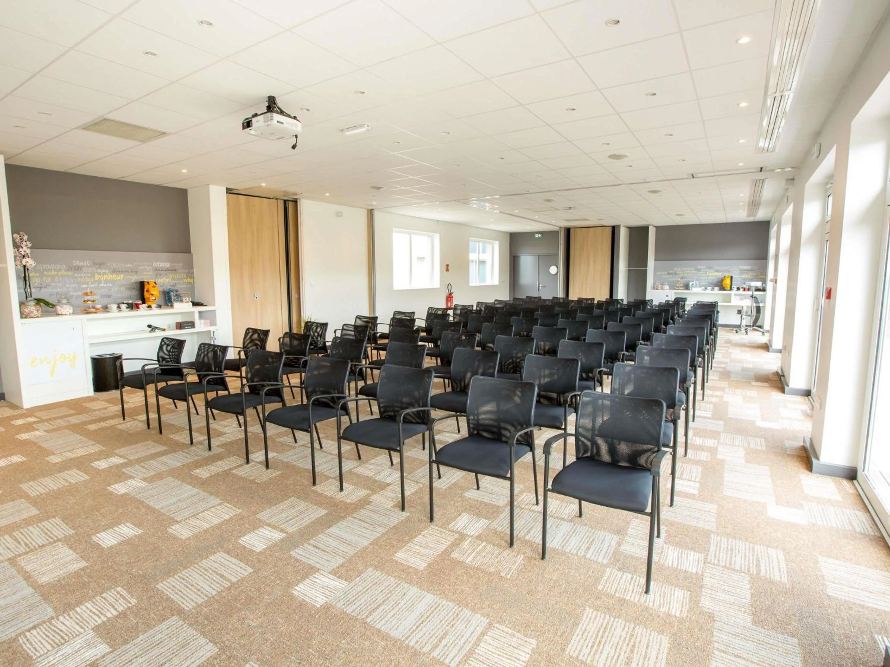 Meeting/conference room in ibis Cherbourg La Glacerie