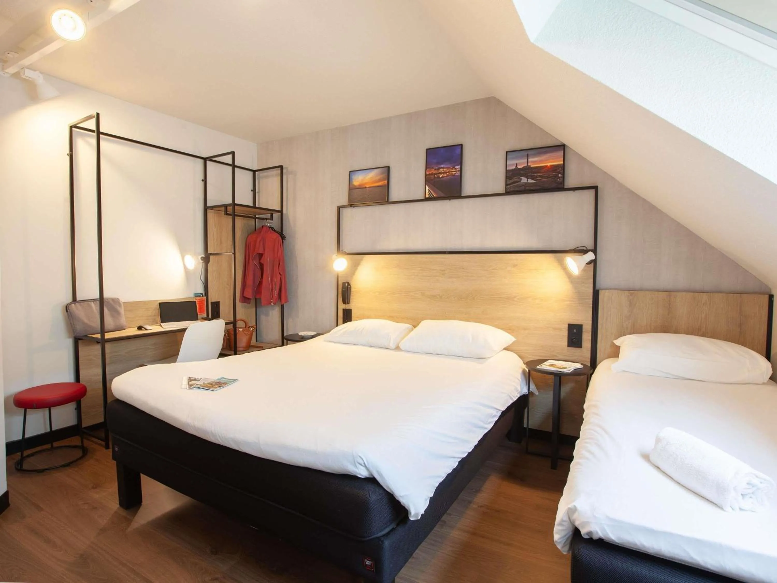 Bedroom, Bed in ibis Cherbourg La Glacerie