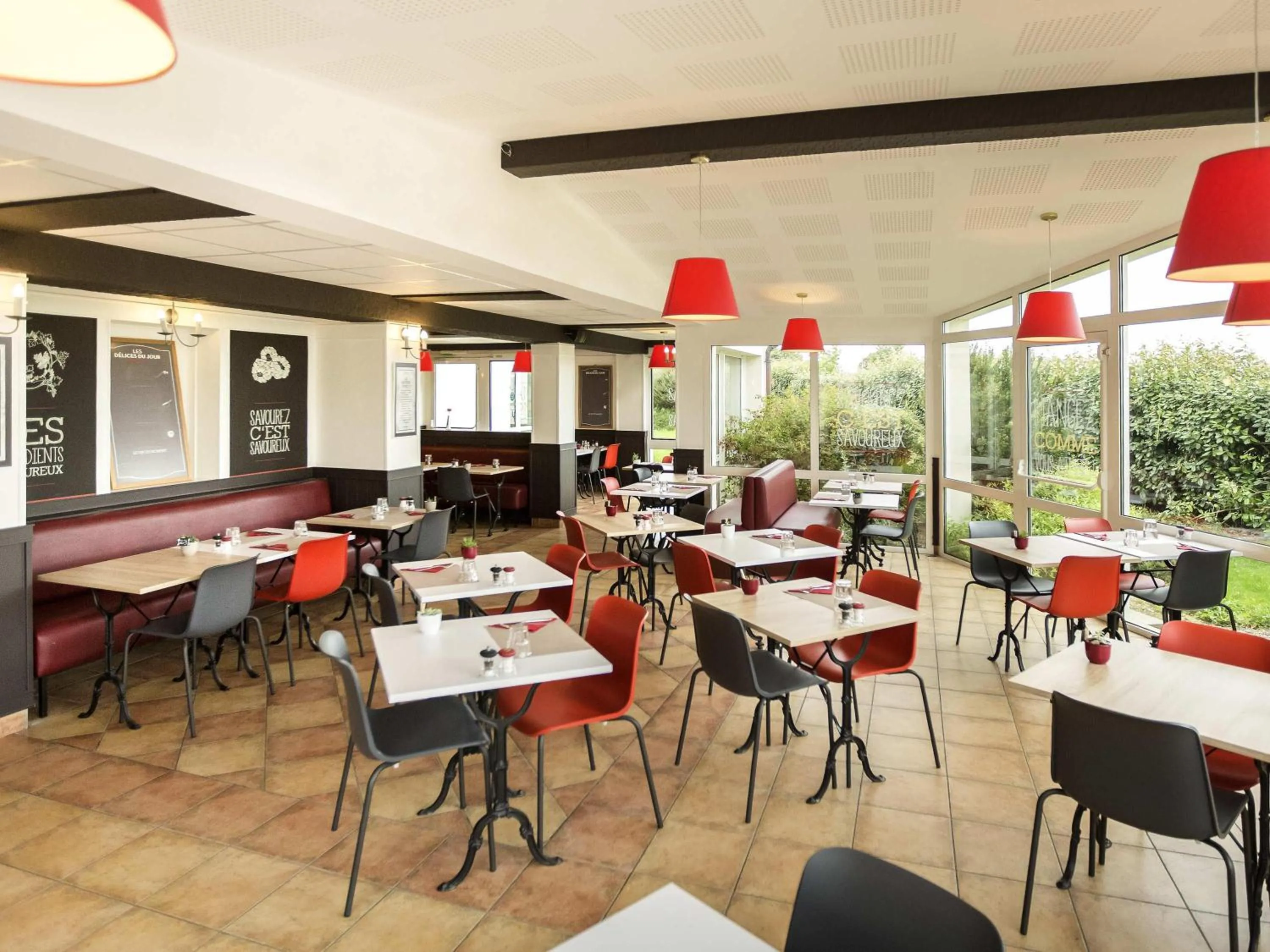 Restaurant/places to eat in ibis Cherbourg La Glacerie