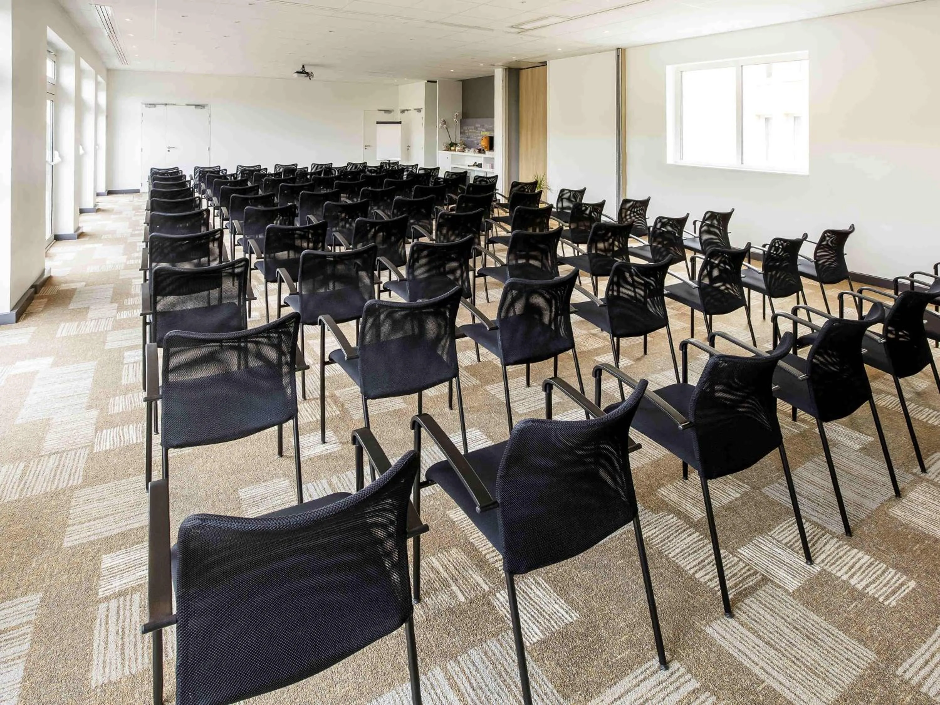 Meeting/conference room in ibis Cherbourg La Glacerie