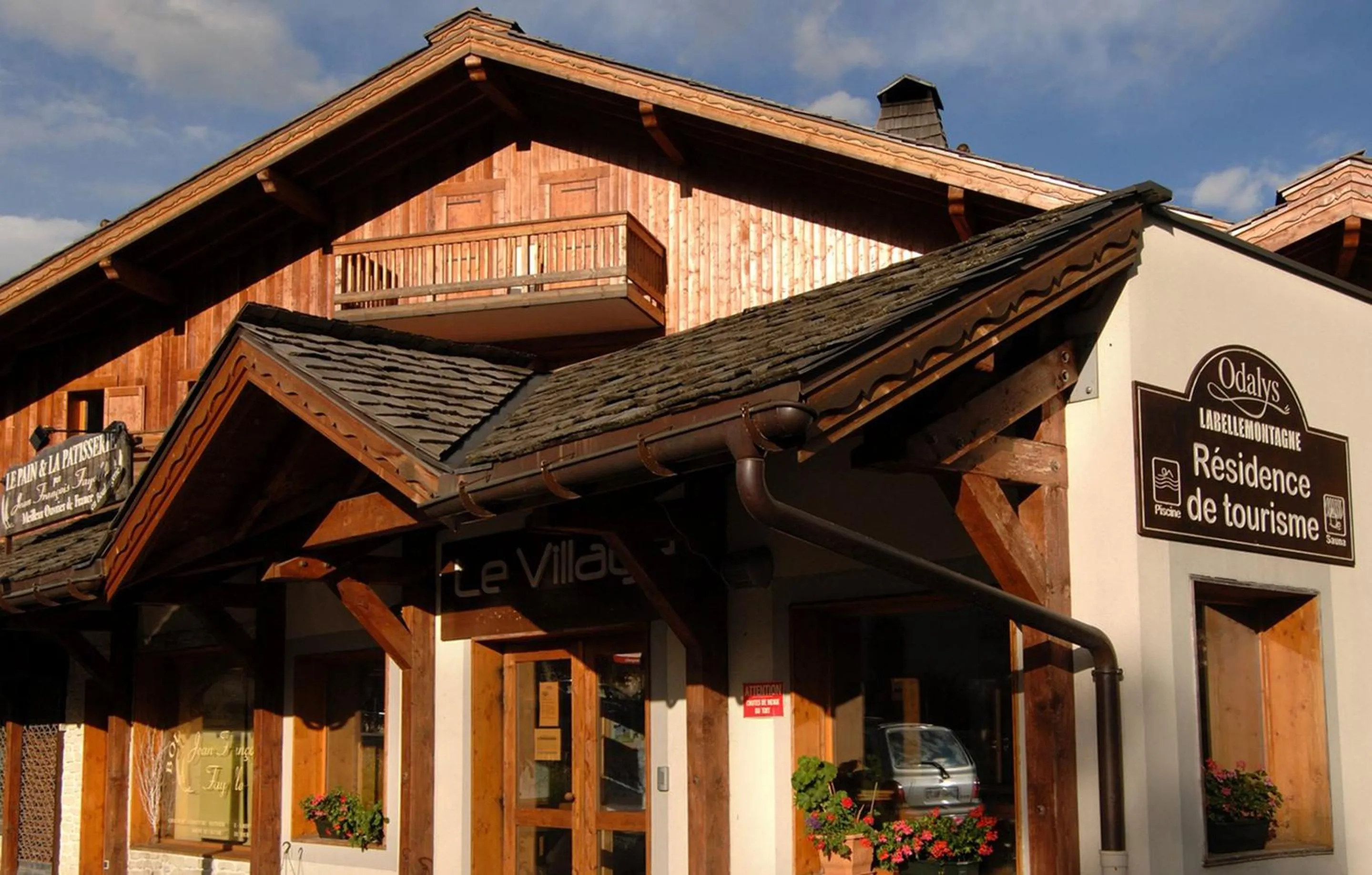 Facade/entrance in Résidence Odalys Le Village