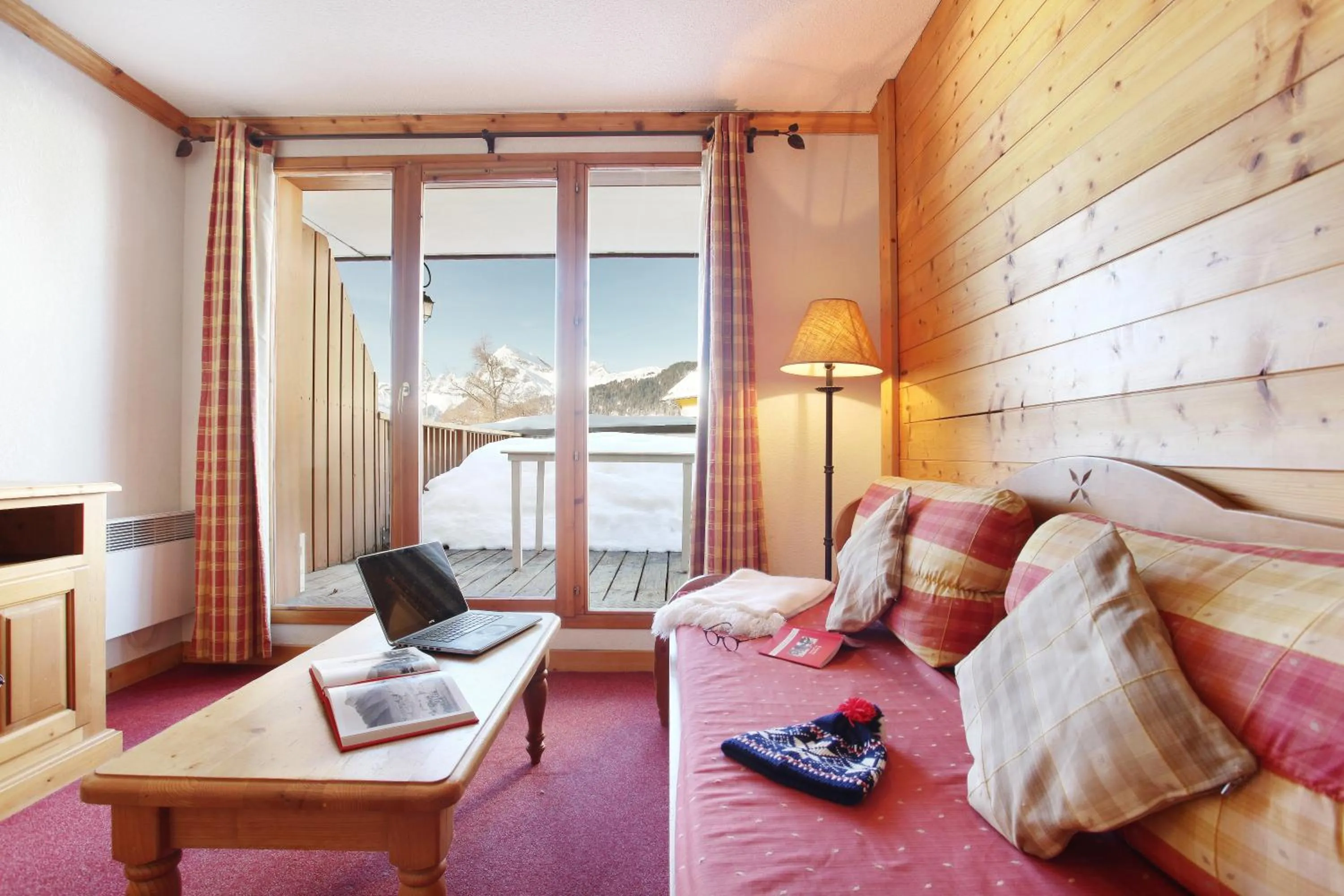 Seating area, Bed in Résidence Odalys Le Village