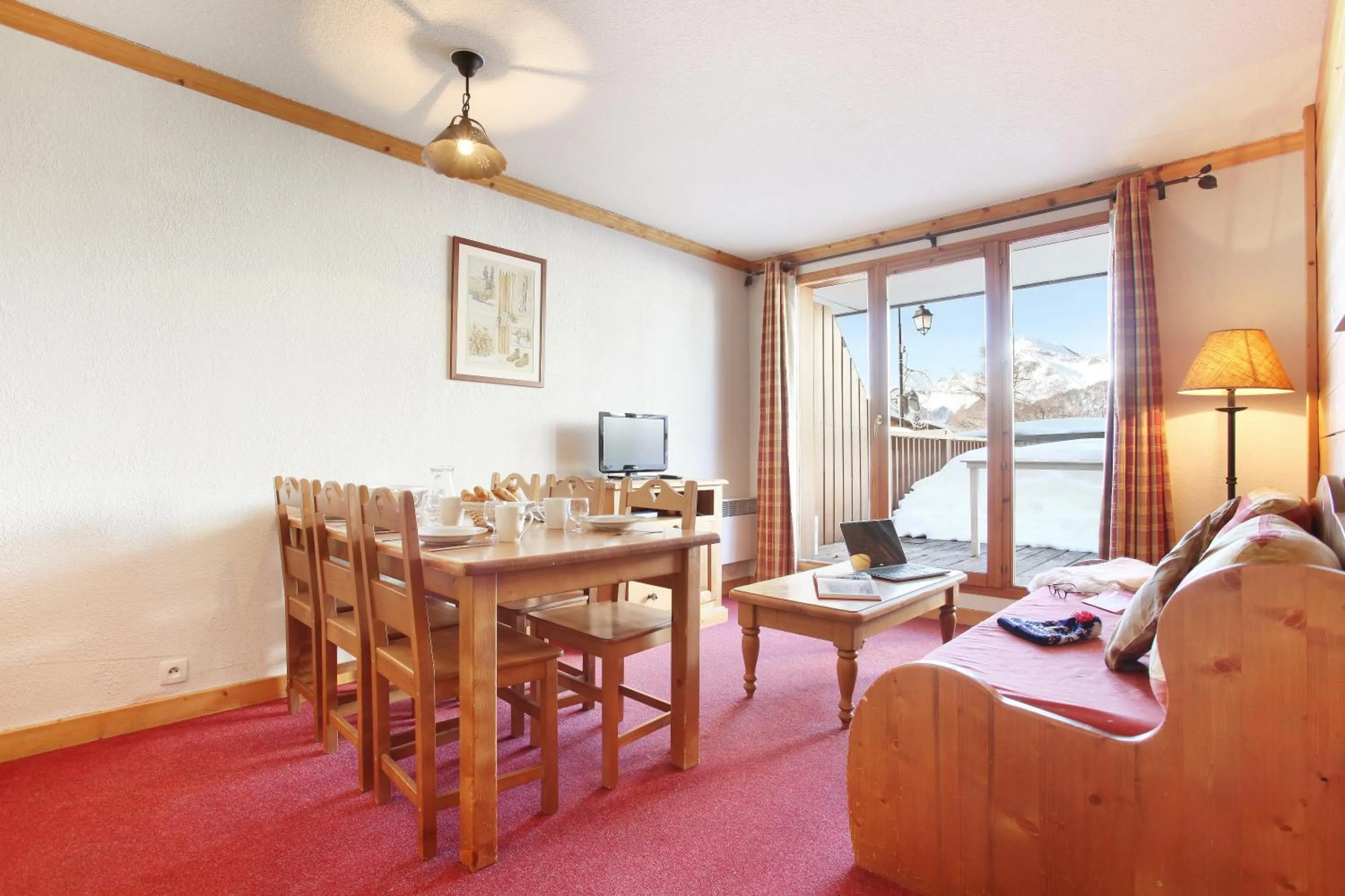 Dining area, Bed in Résidence Odalys Le Village