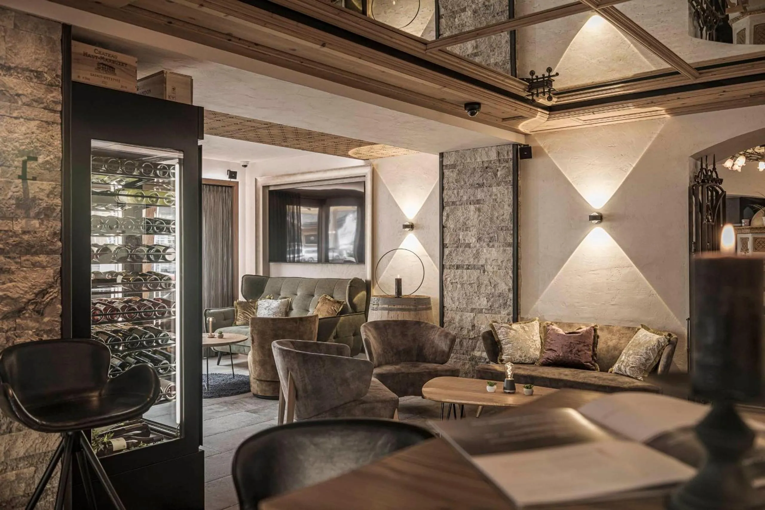 Lounge or bar in SonnenHOF hotel gerlos centrum