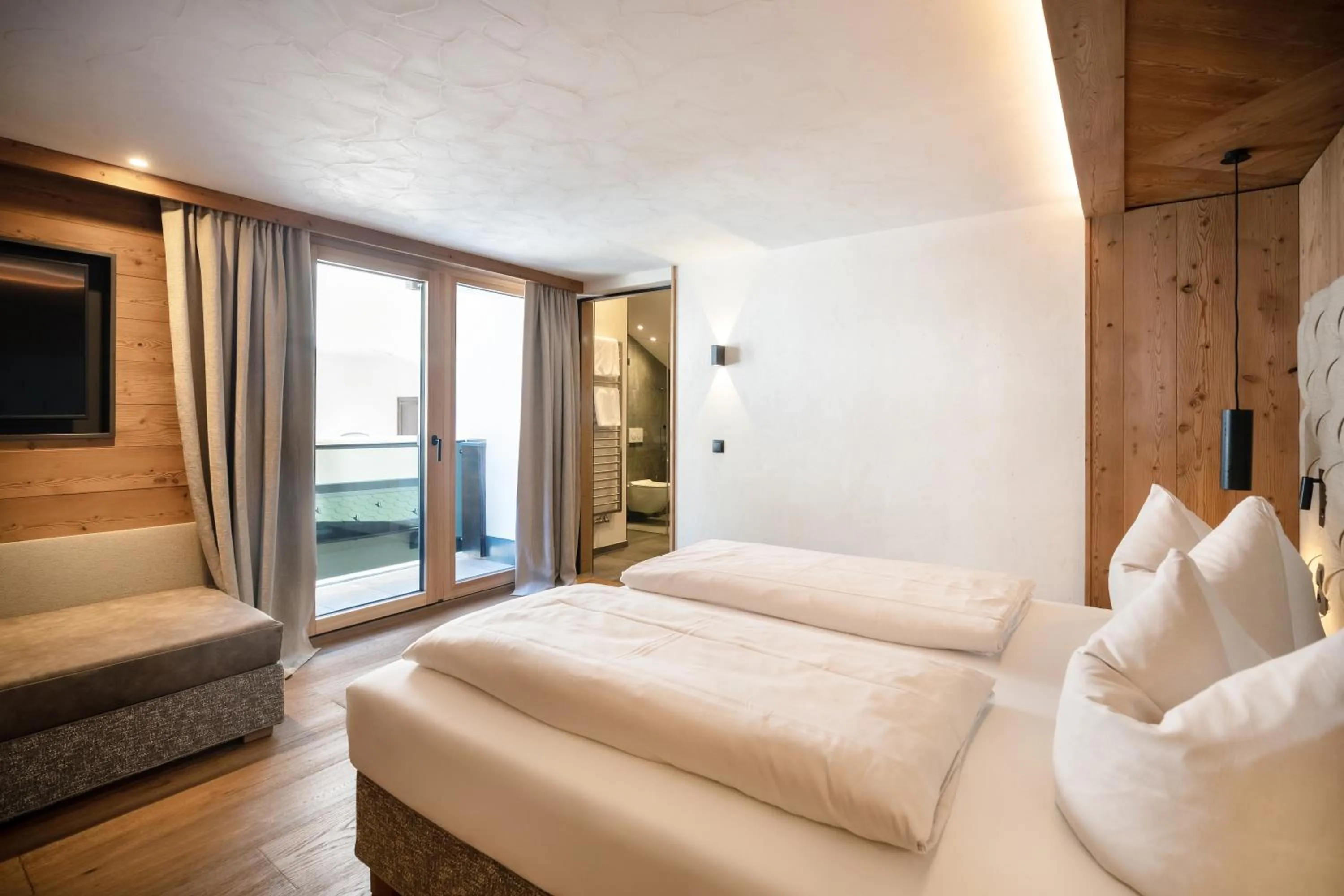 Photo of the whole room, Bed in SonnenHOF hotel gerlos centrum