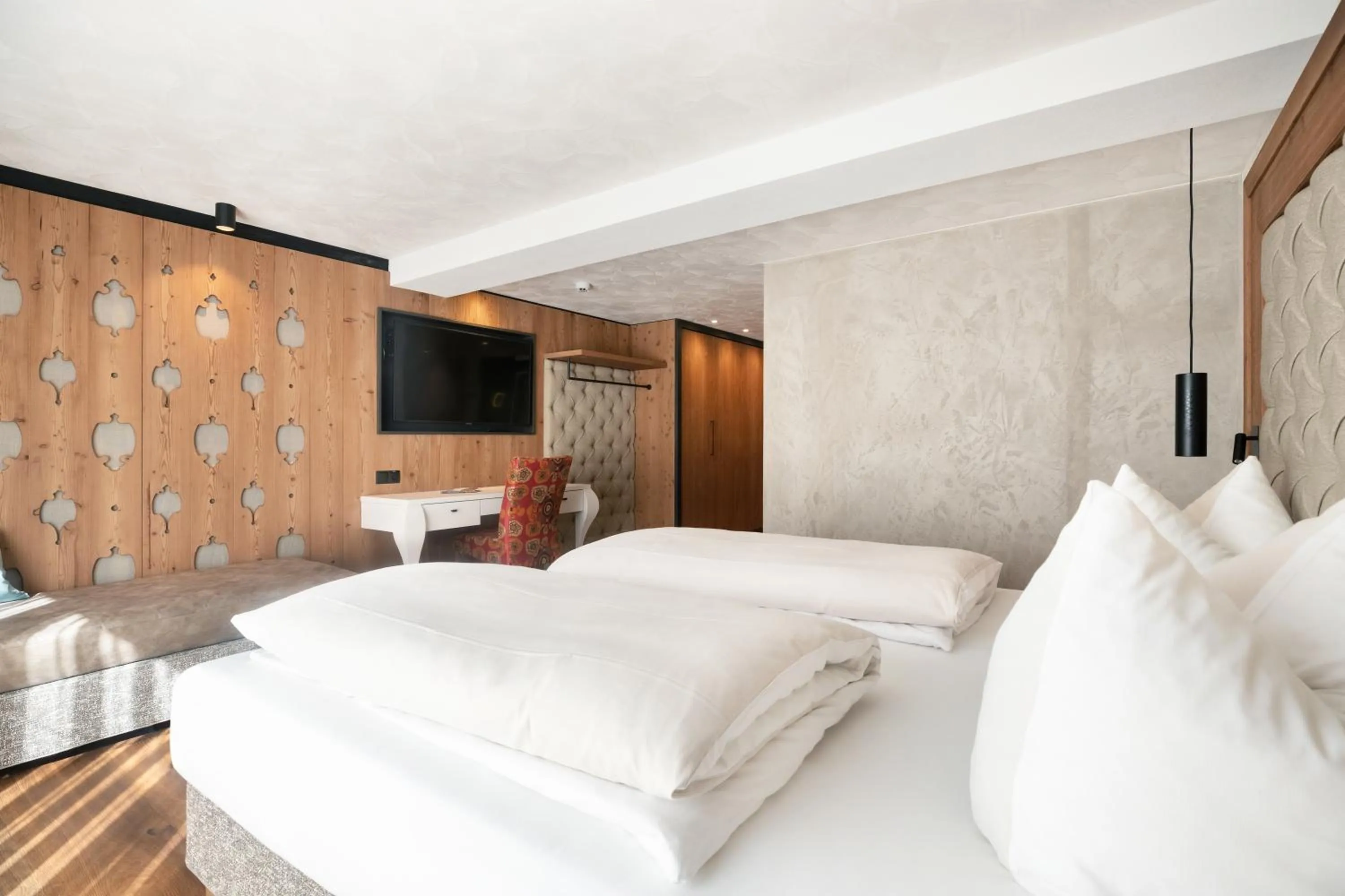 Photo of the whole room, Bed in SonnenHOF hotel gerlos centrum