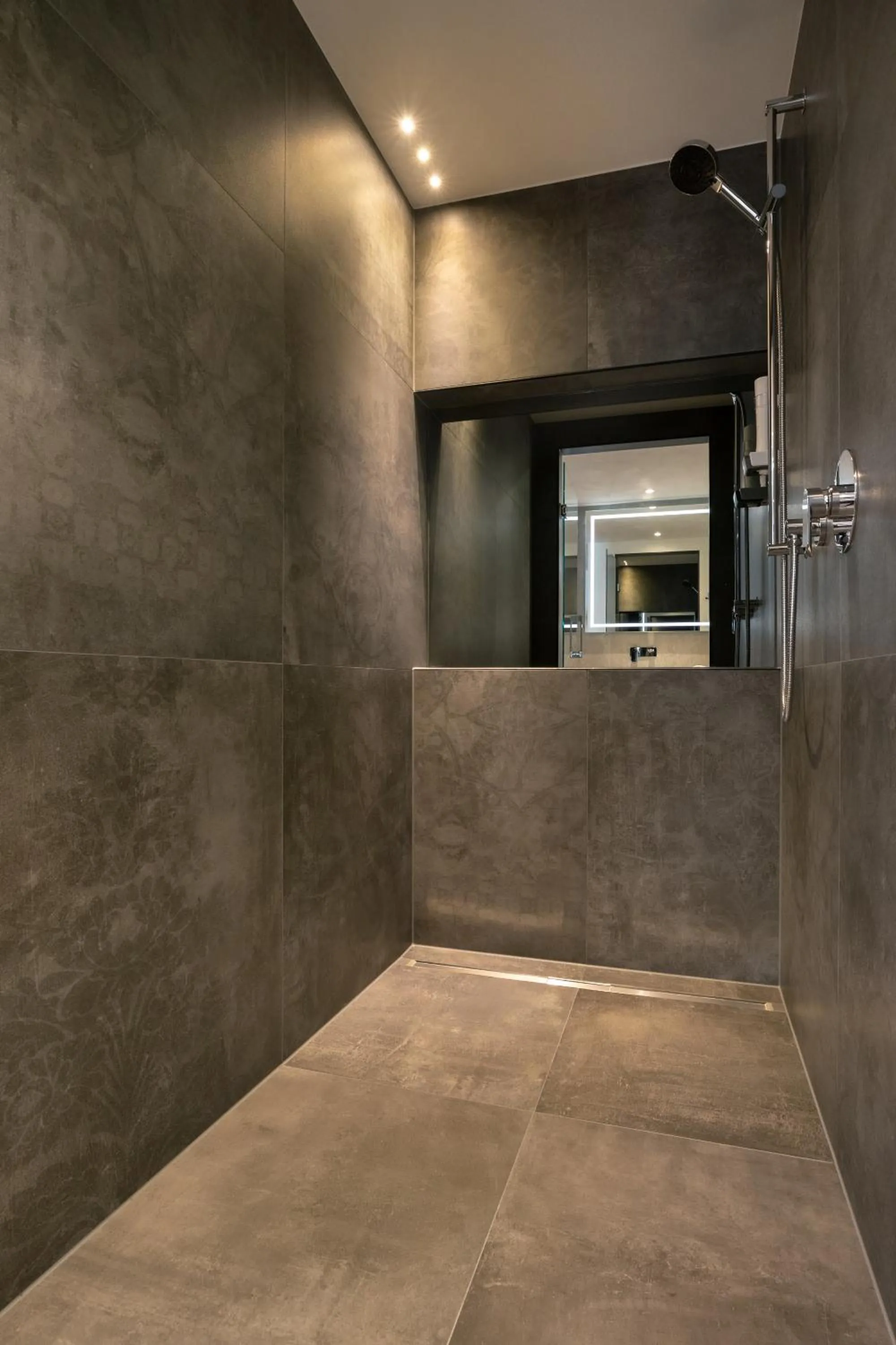 Shower in SonnenHOF hotel gerlos centrum