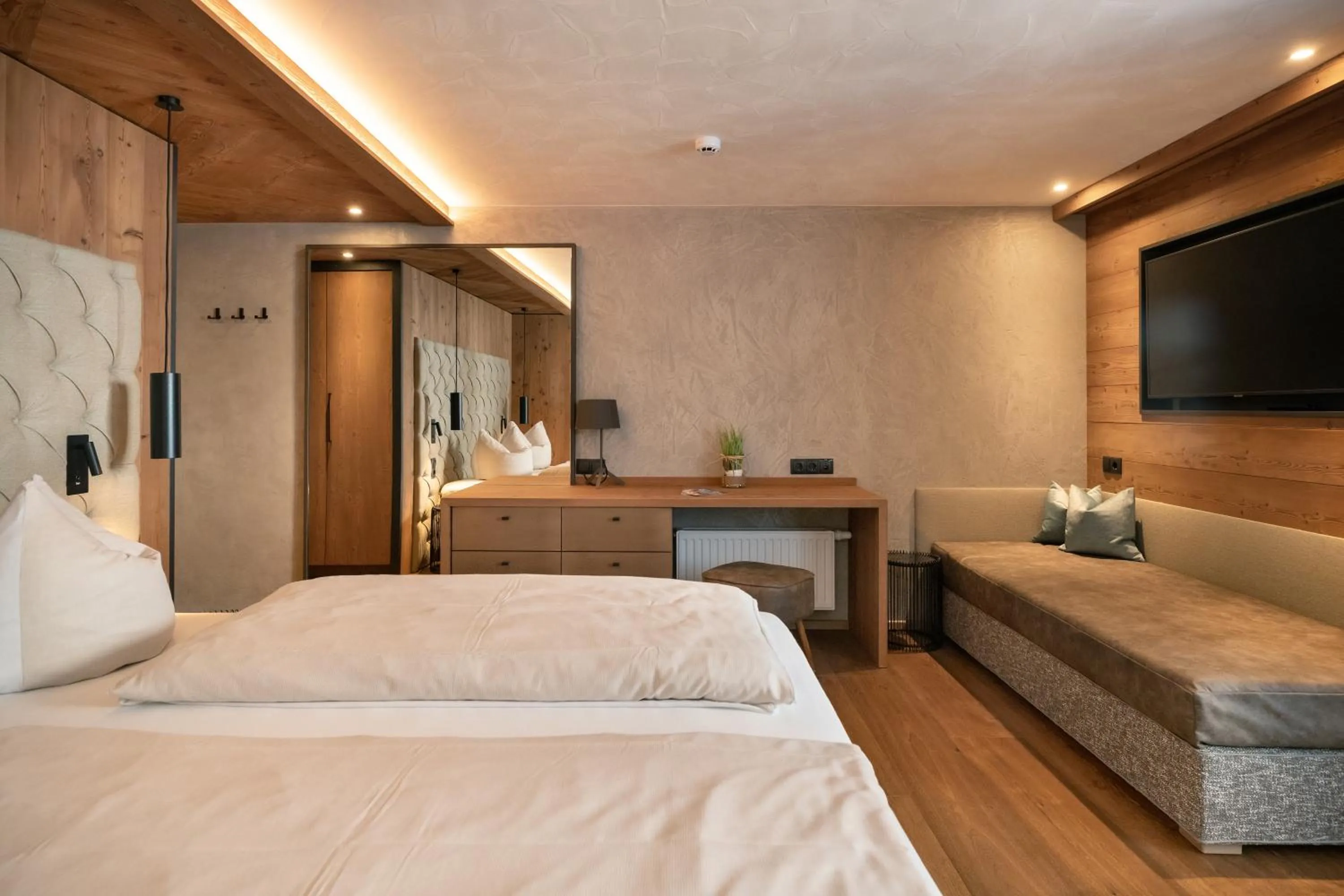 Photo of the whole room, Bed in SonnenHOF hotel gerlos centrum