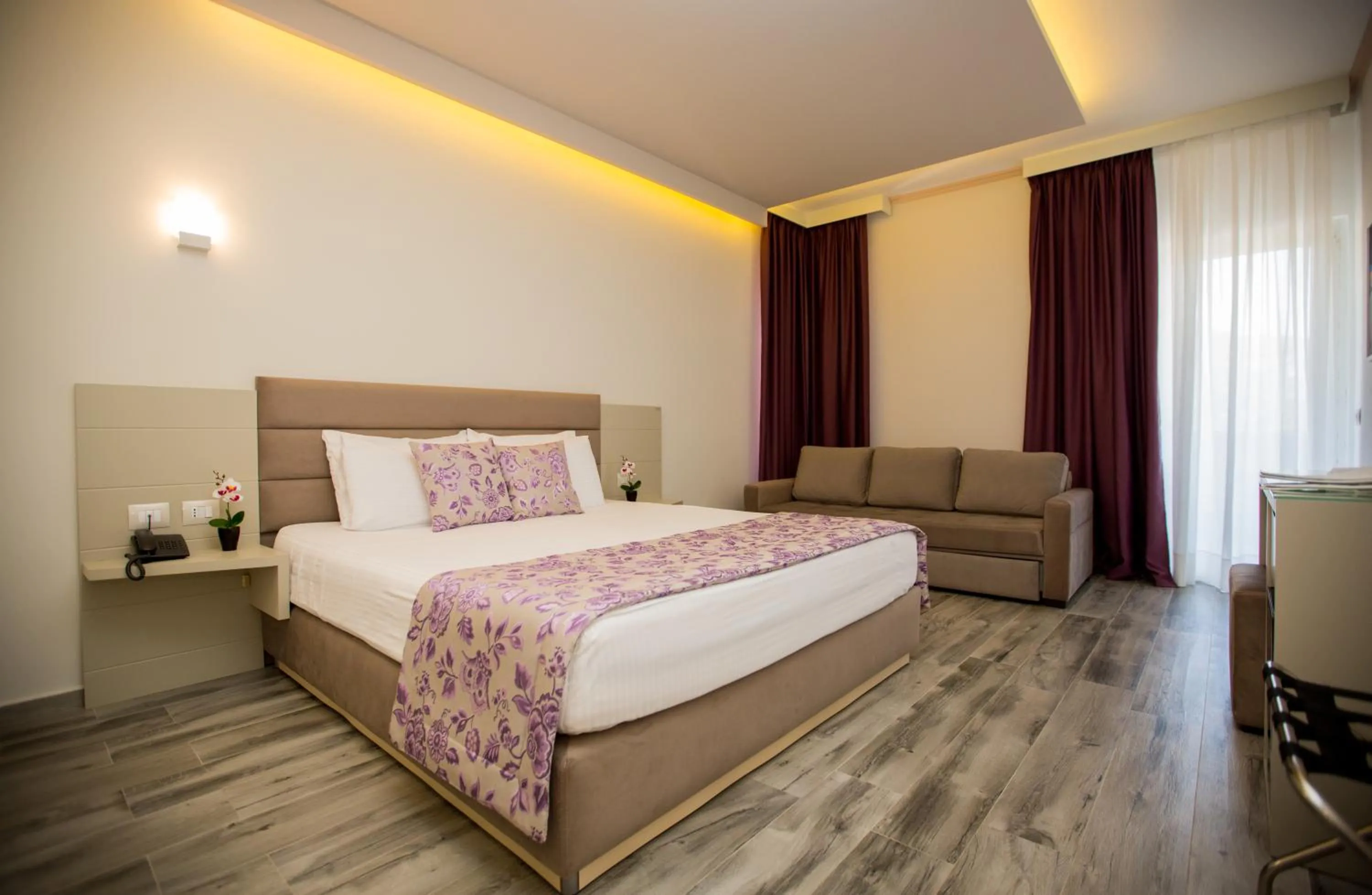 Photo of the whole room, Bed in Elysium Hotel