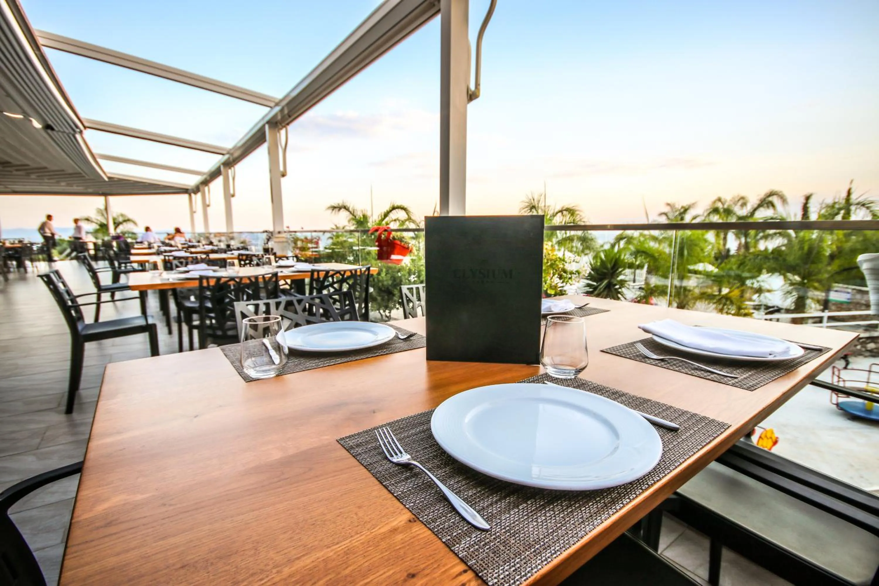 Restaurant/places to eat in Elysium Hotel