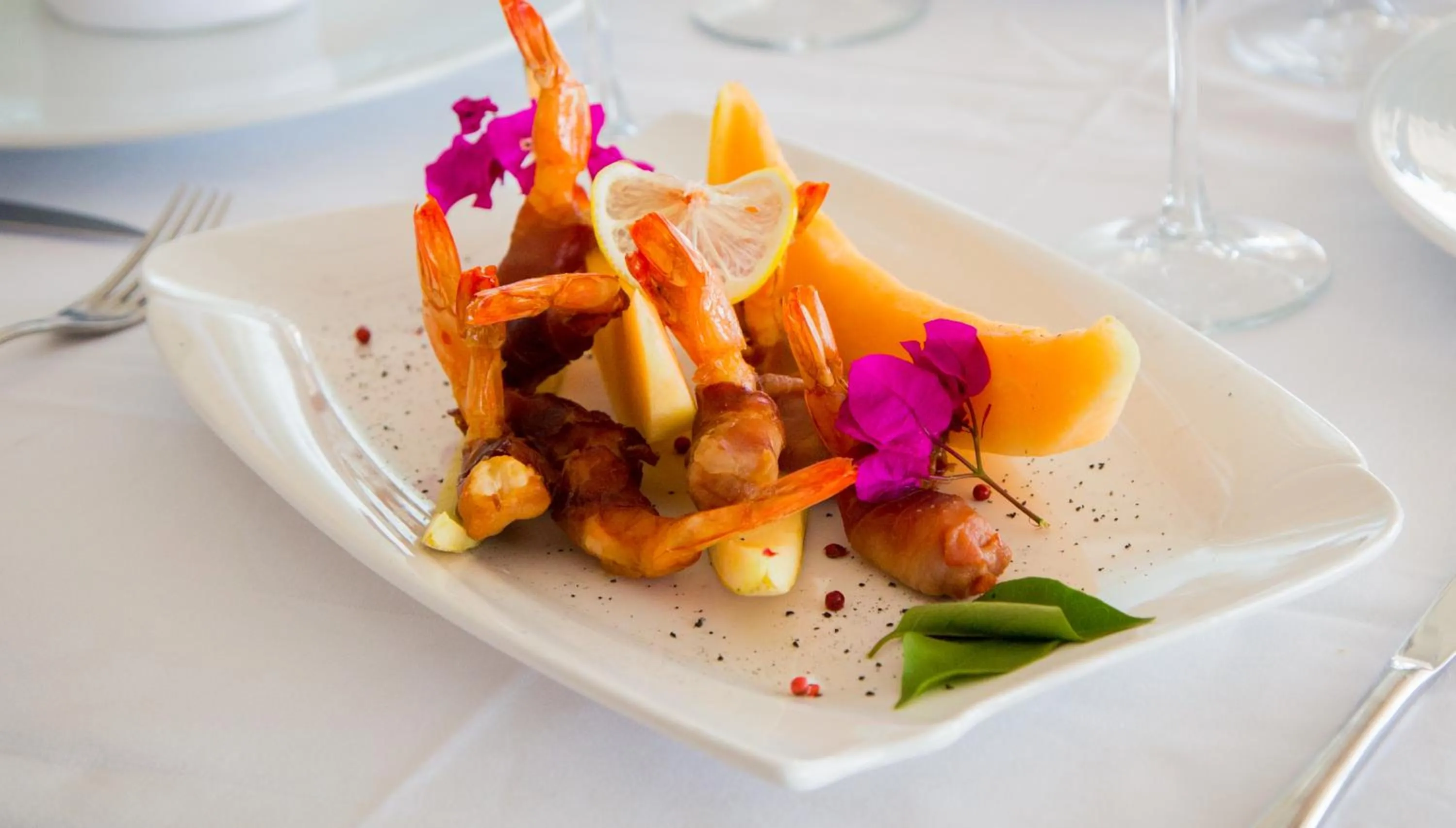 Food and drinks in Elysium Hotel