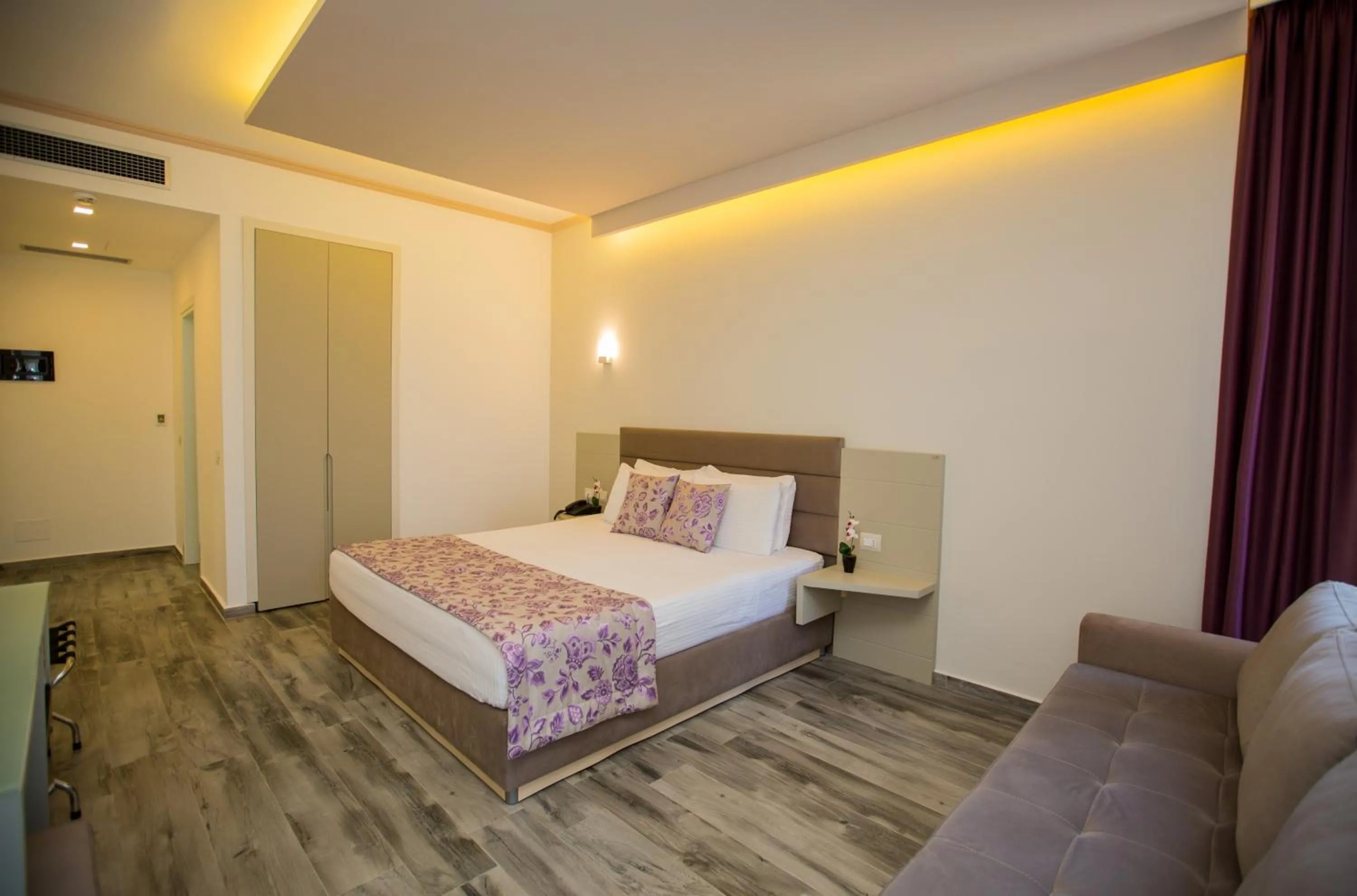 Photo of the whole room, Bed in Elysium Hotel