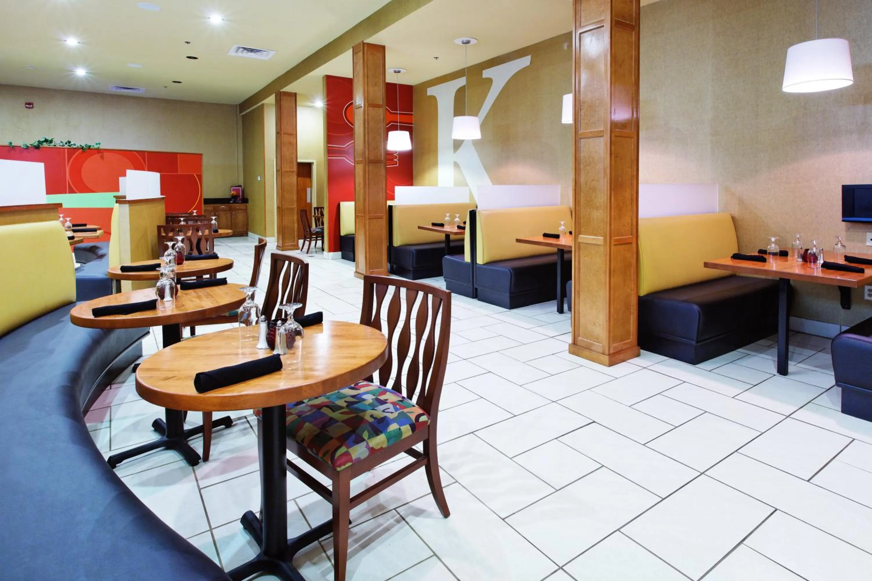 Restaurant/places to eat in Holiday Inn Hotels Batesville by IHG