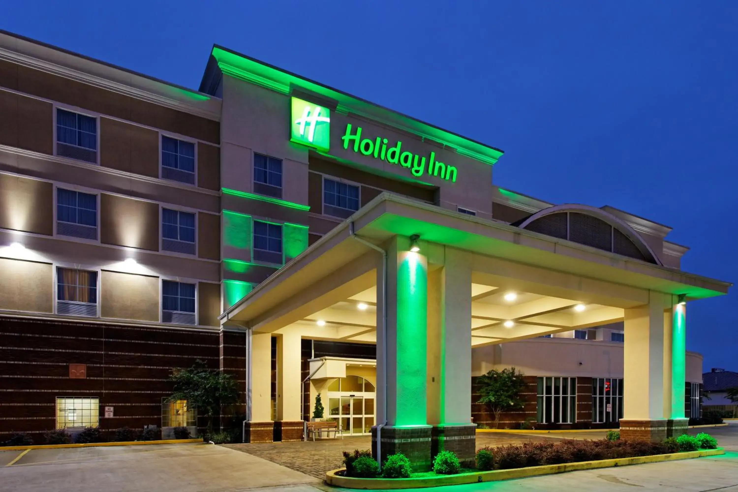 Property building in Holiday Inn Hotels Batesville by IHG Property building in Holiday Inn Hotels Batesville by IHG