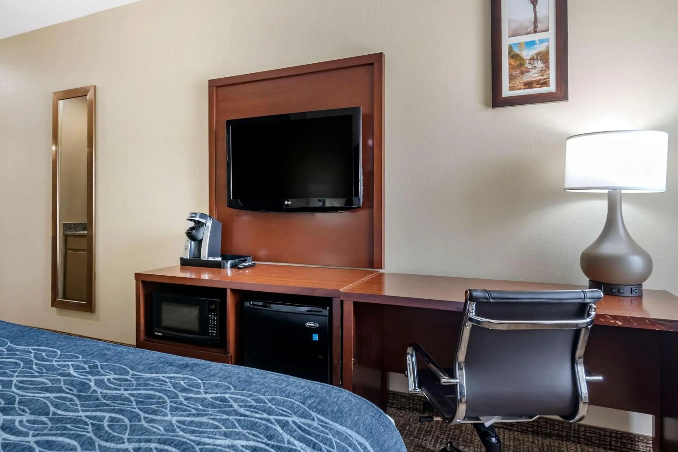 Bedroom, Bed in Comfort Inn & Suites Junction City - near Fort Riley