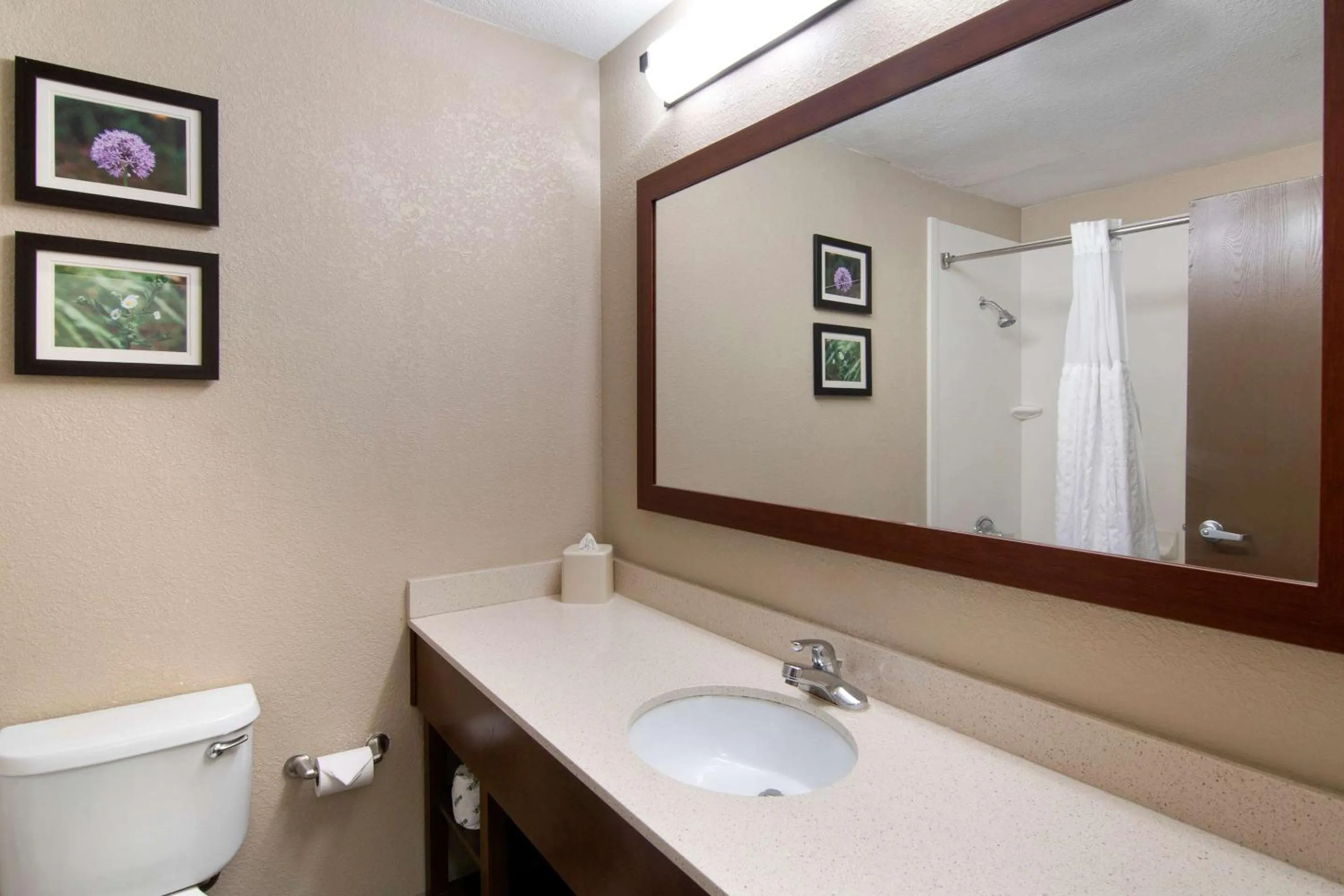Bedroom in Comfort Inn & Suites Junction City - near Fort Riley