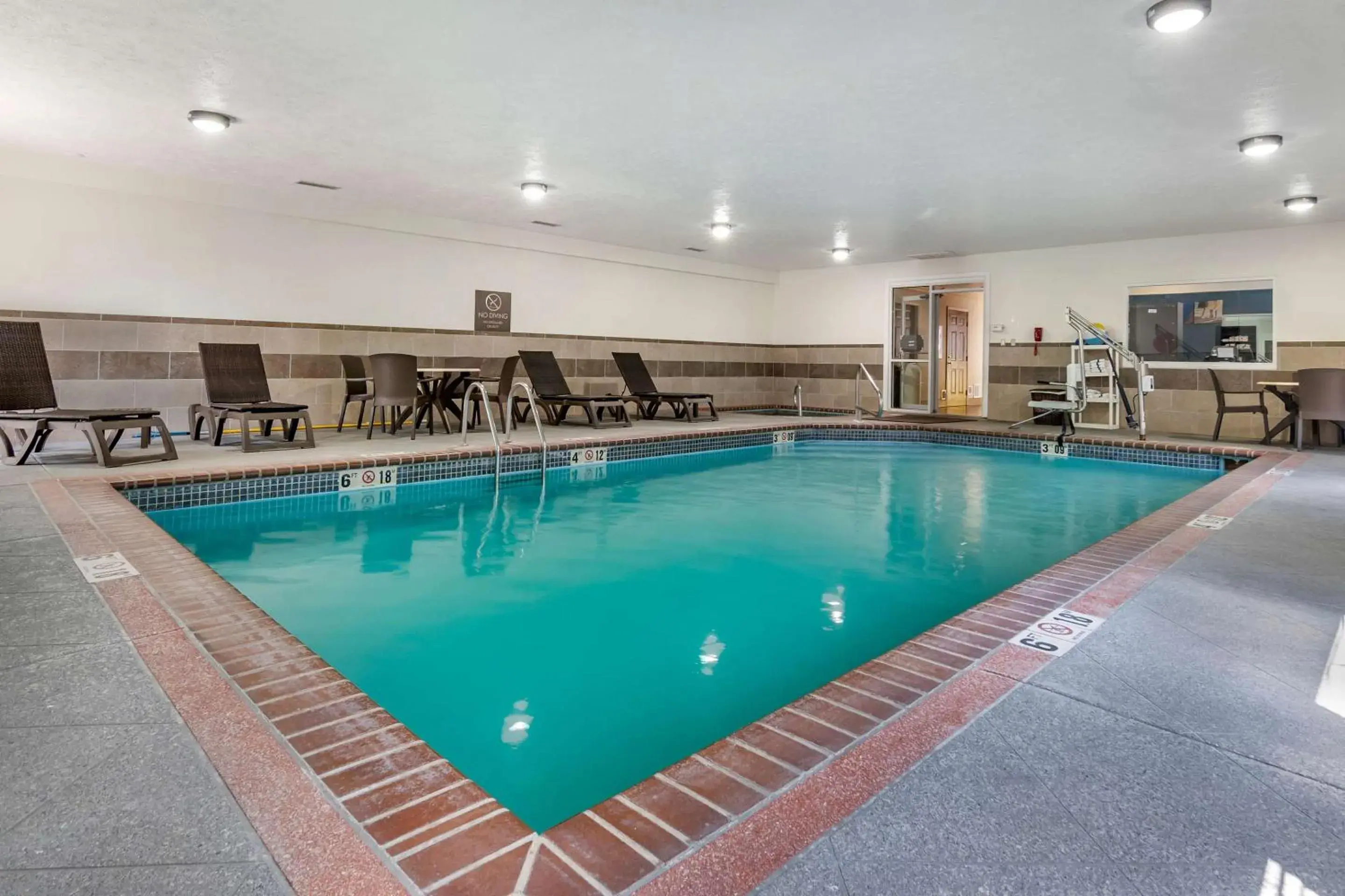 Swimming pool in Comfort Inn & Suites Junction City - near Fort Riley Swimming pool in Comfort Inn & Suites Junction City - near Fort Riley
