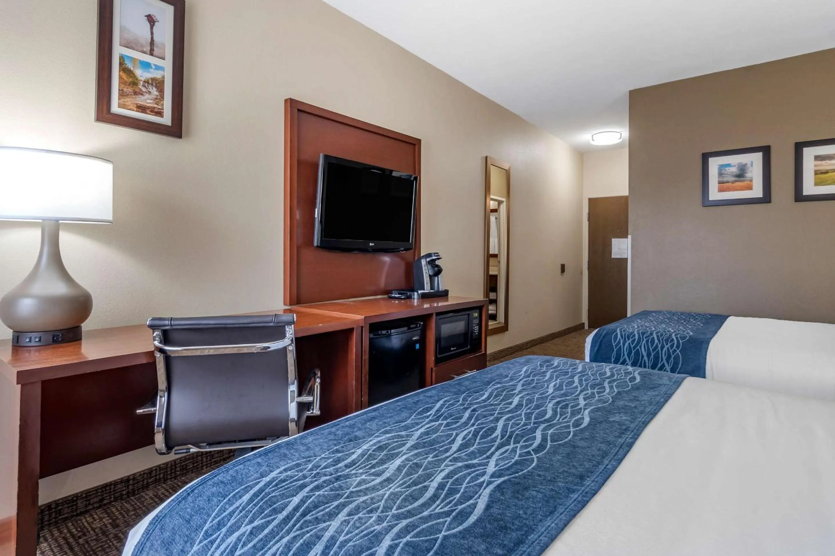 Bedroom, Bed in Comfort Inn & Suites Junction City - near Fort Riley