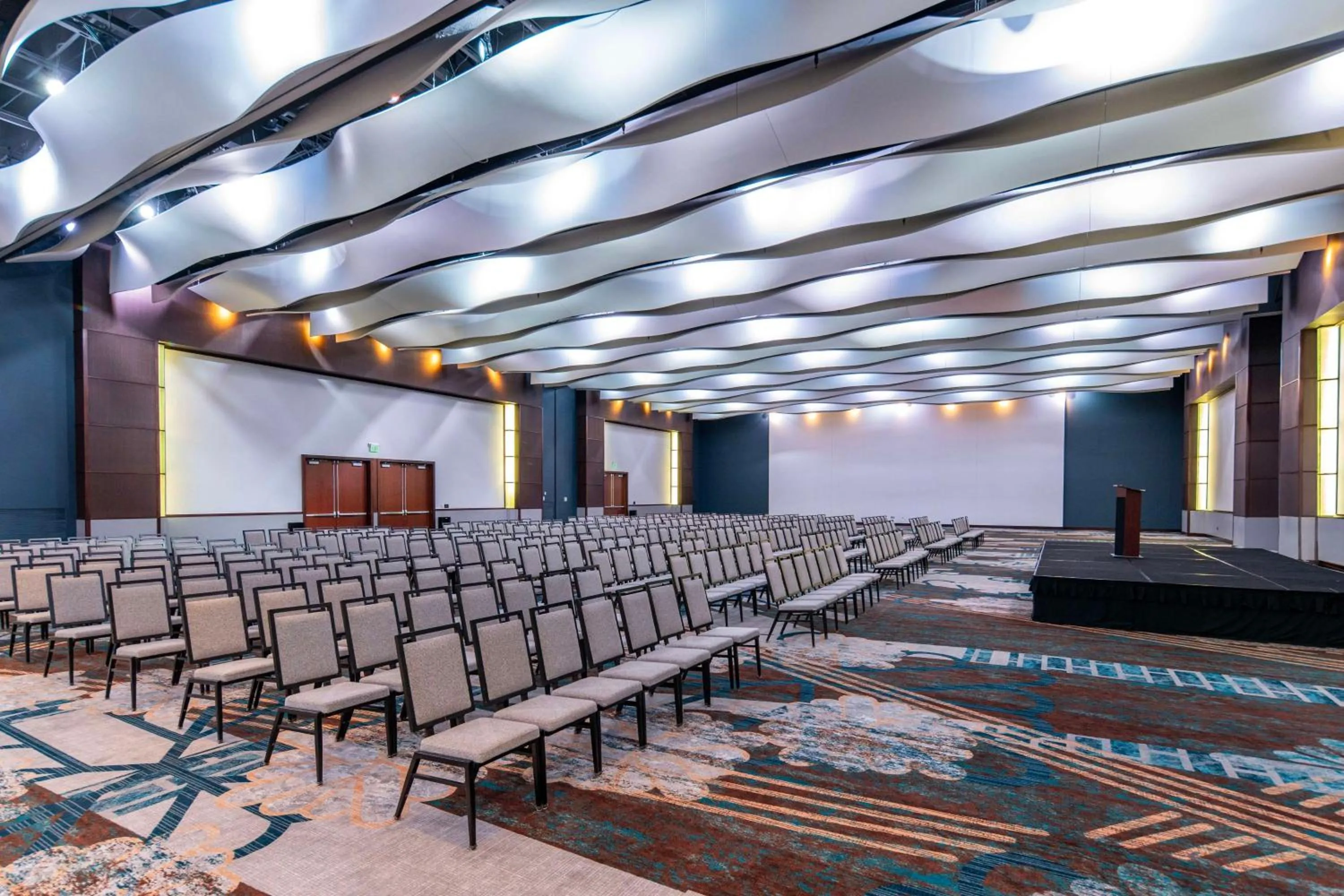 Meeting/conference room in DoubleTree by Hilton Hotel Cedar Rapids Convention Complex