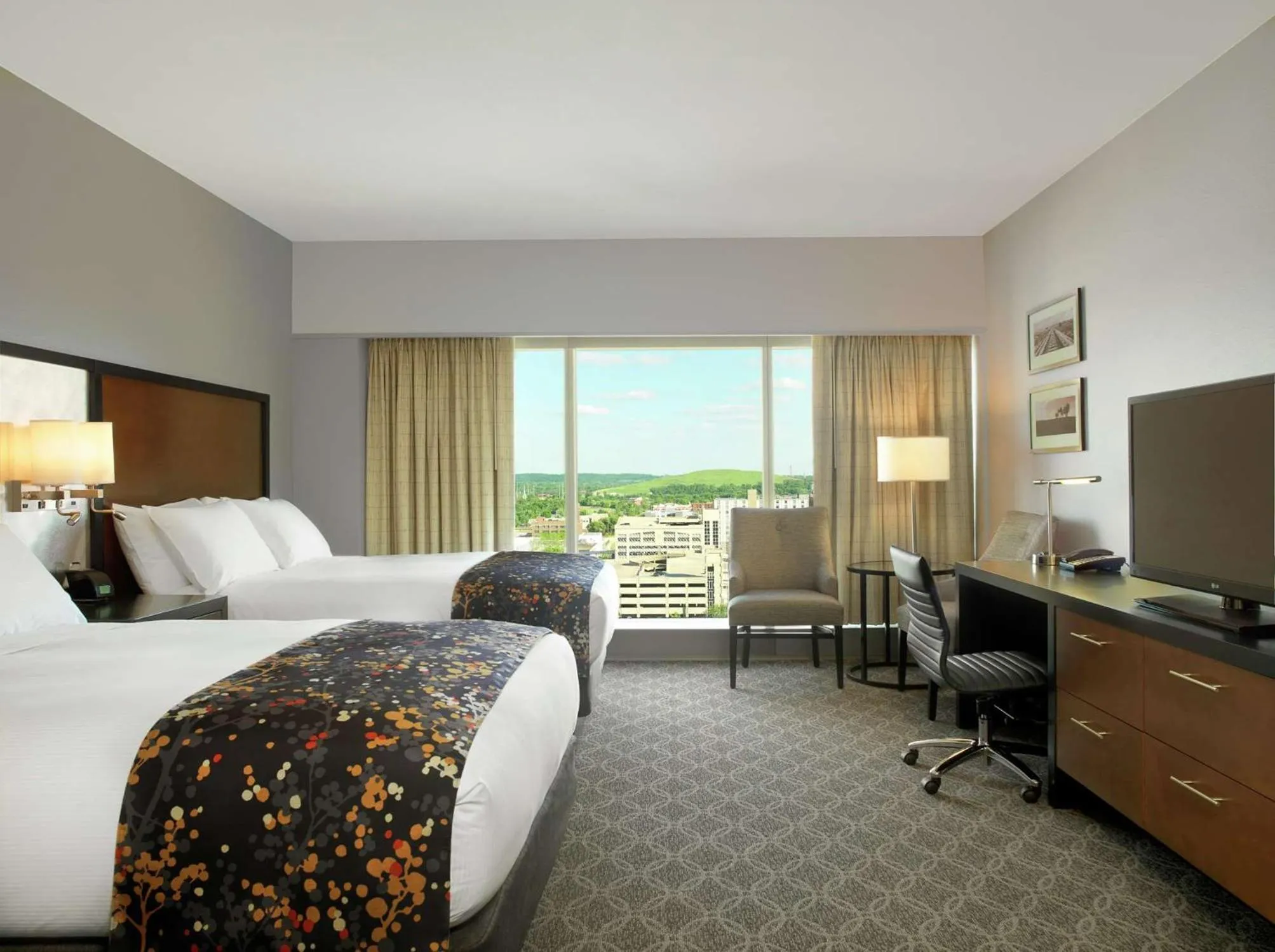 Bedroom, Bed in DoubleTree by Hilton Hotel Cedar Rapids Convention Complex