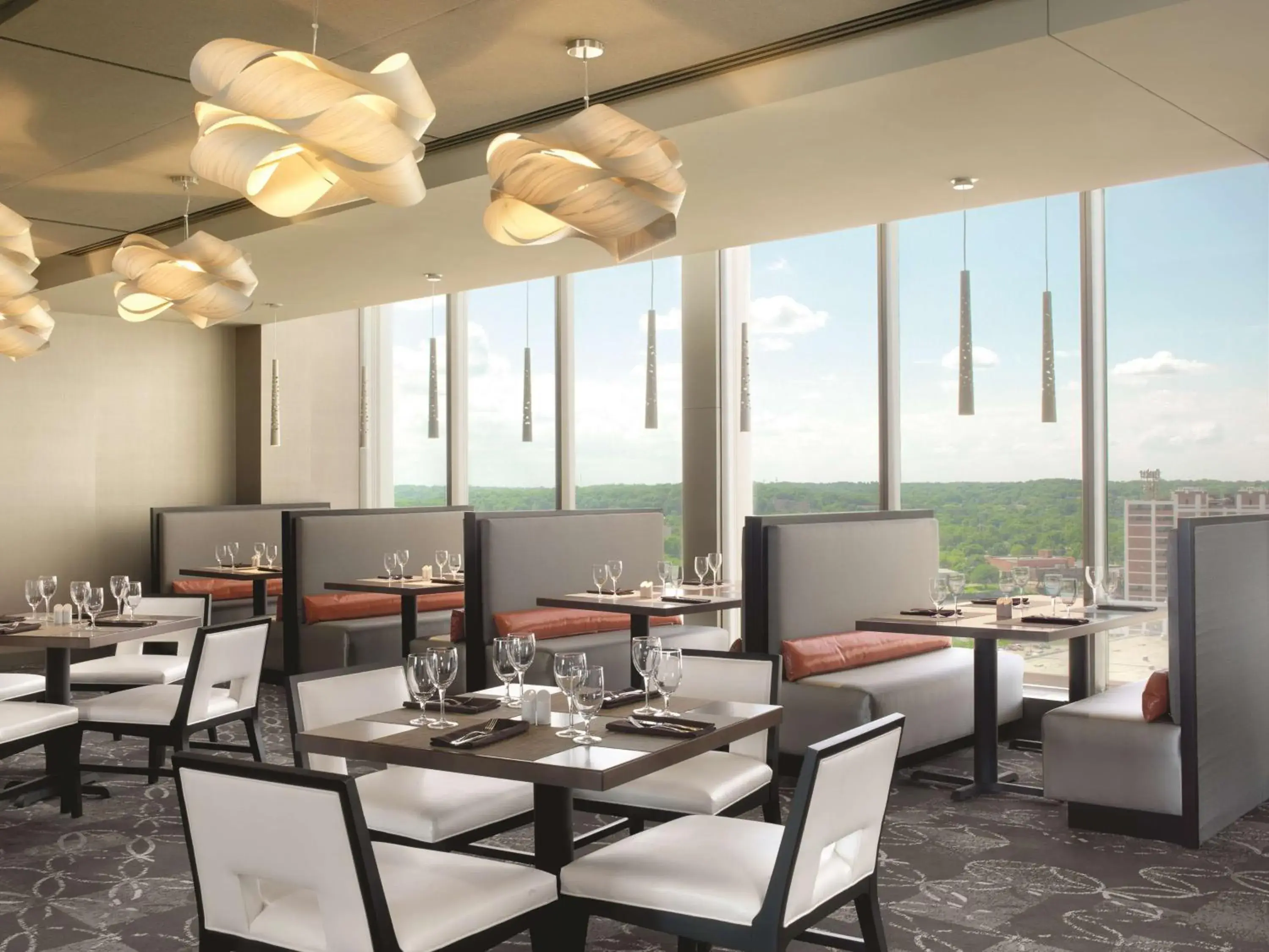 Restaurant/places to eat in DoubleTree by Hilton Hotel Cedar Rapids Convention Complex Restaurant/places to eat in DoubleTree by Hilton Hotel Cedar Rapids Convention Complex