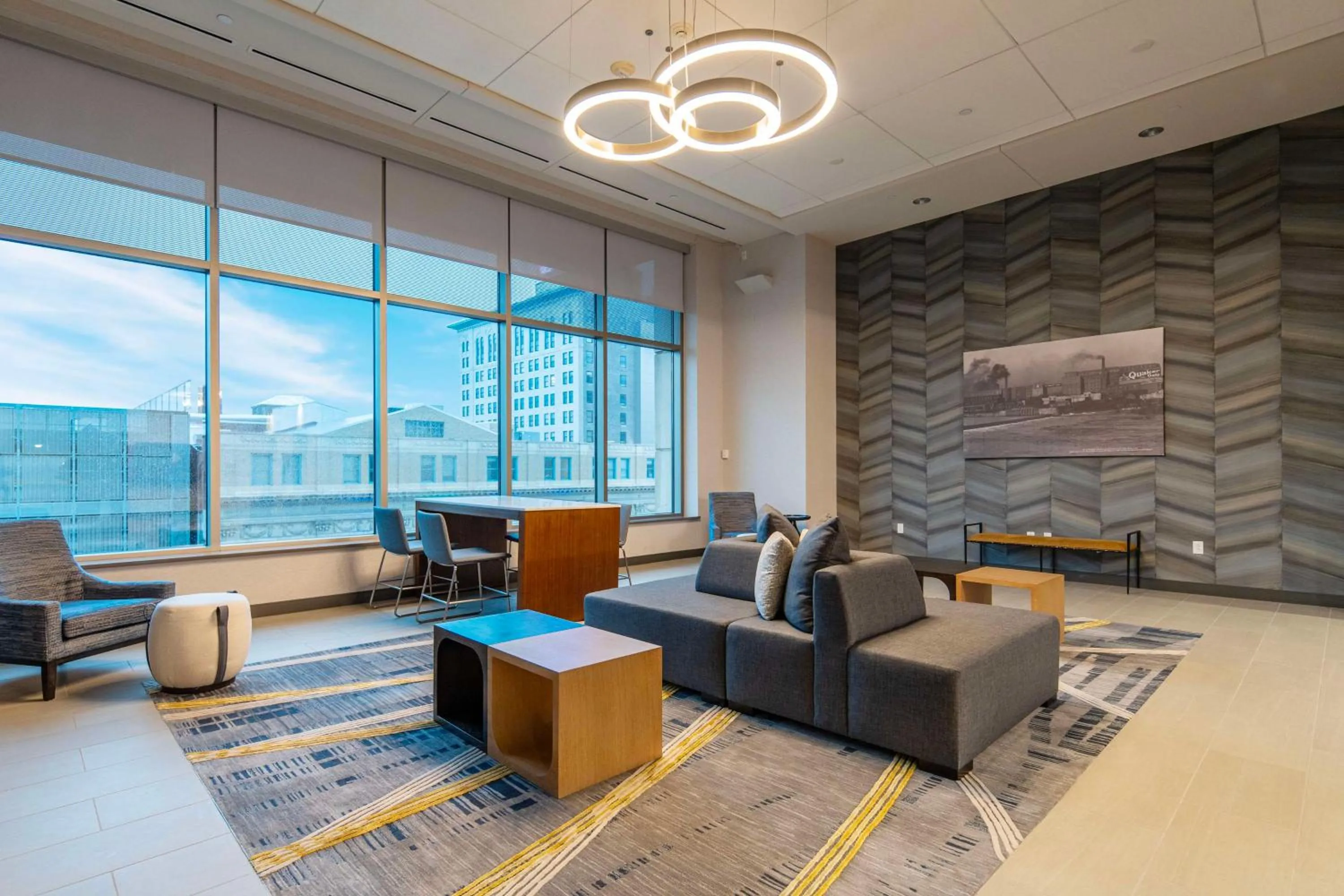 Living room in DoubleTree by Hilton Hotel Cedar Rapids Convention Complex