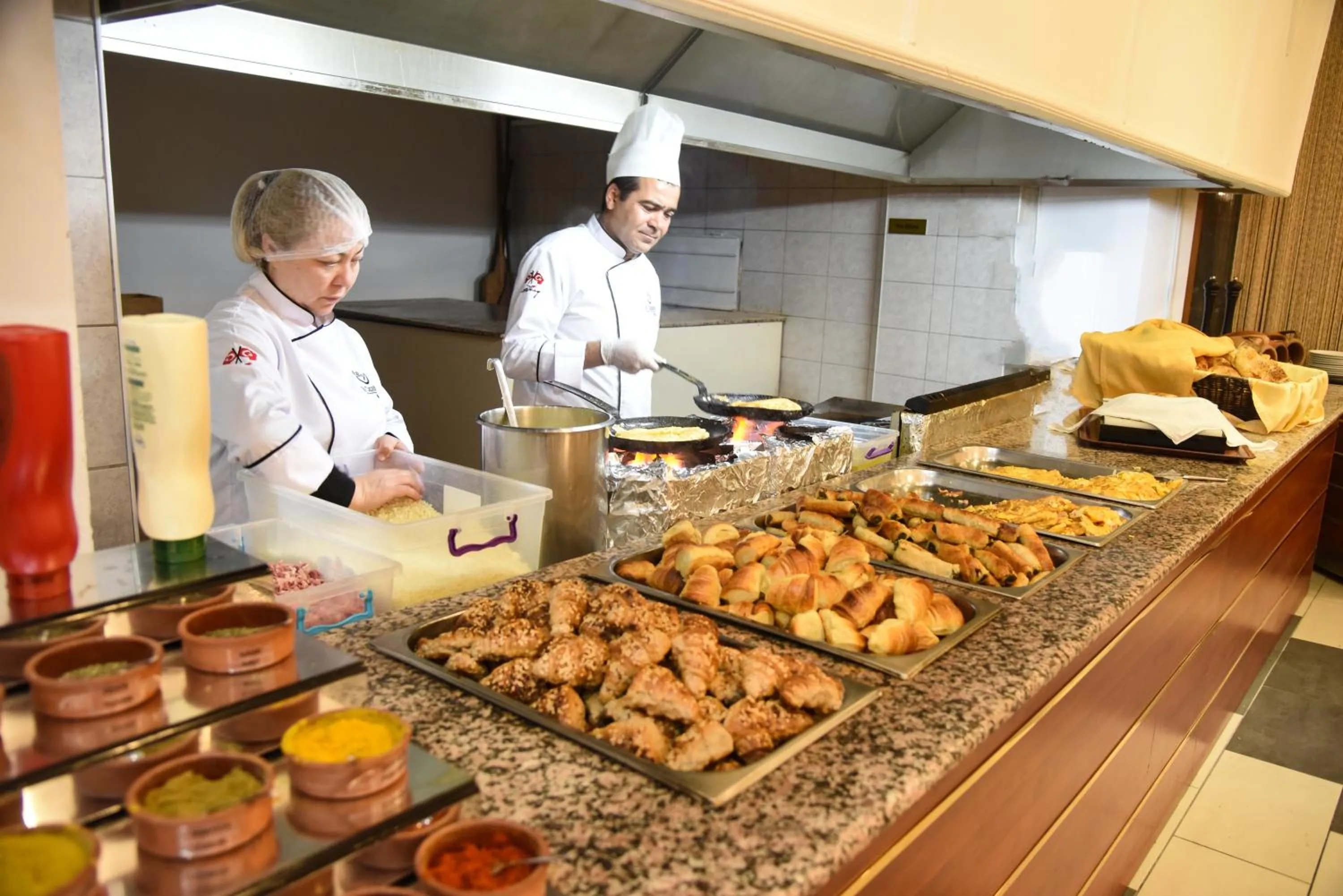 Food and drinks in SIGNATURE GARDEN AVANOS Hotel & SPA